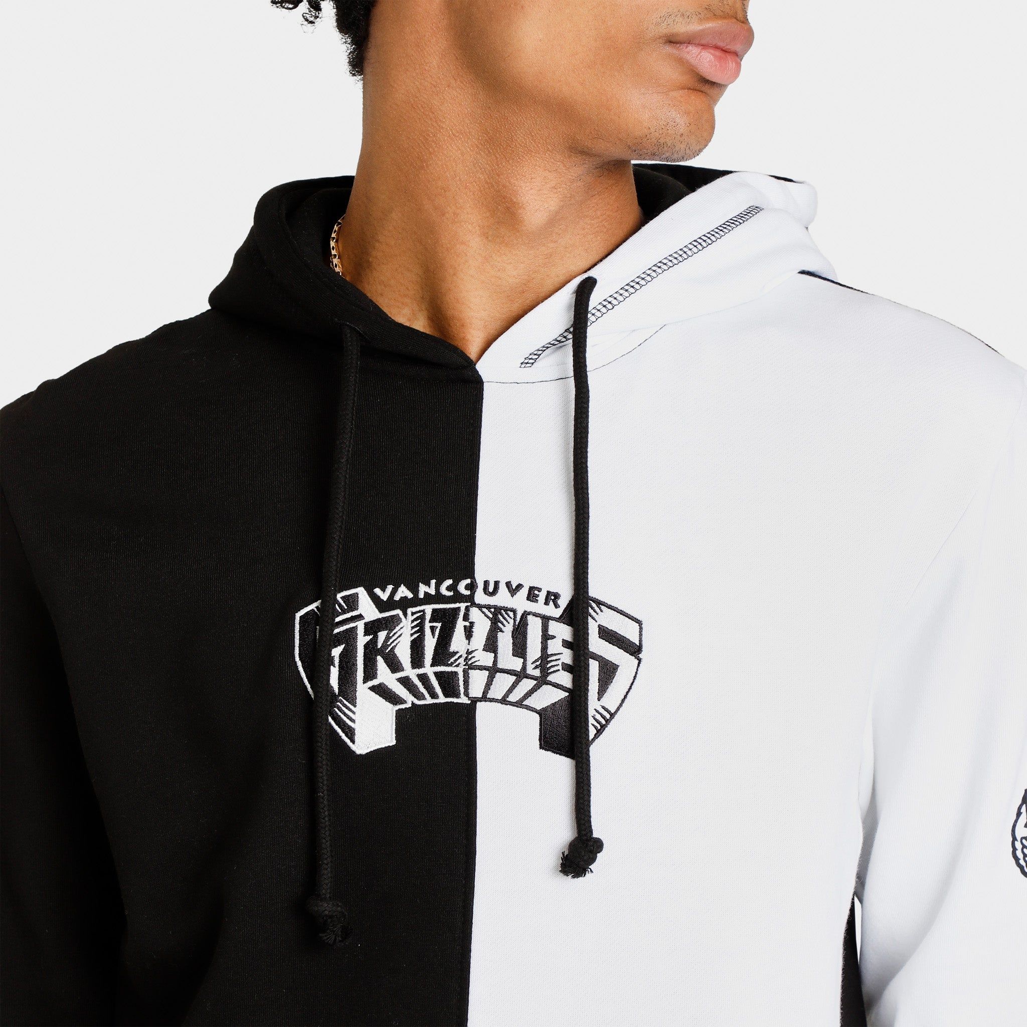 Mitchell & Ness Grizzlies Night & Day Pullover Hoodie Black / White sold by JD Sports product image thumbnail 4
