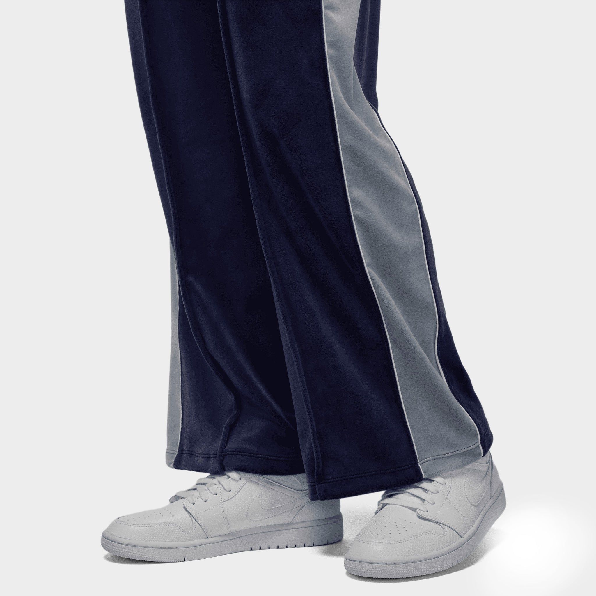 Jordan Women's Flight Velour Pants Midnight Navy / Stealth - White sold by JD Sports product image thumbnail 4