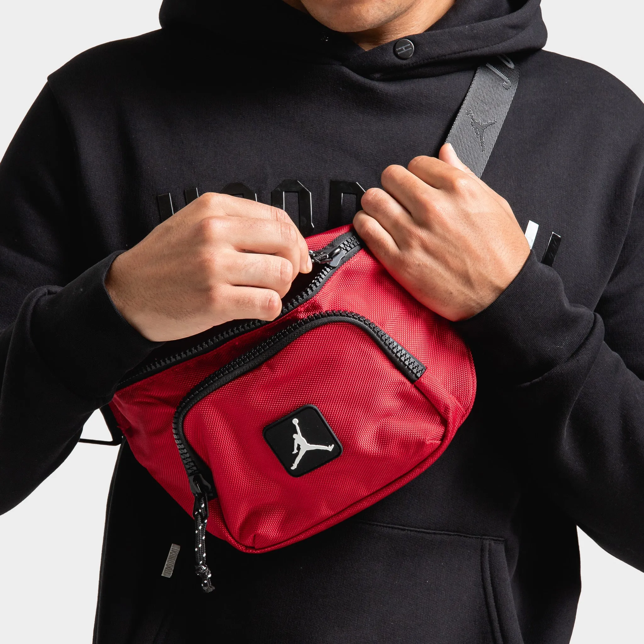 Jordan Rise Crossbody Bag / Gym Red sold by JD Sports product image thumbnail 3