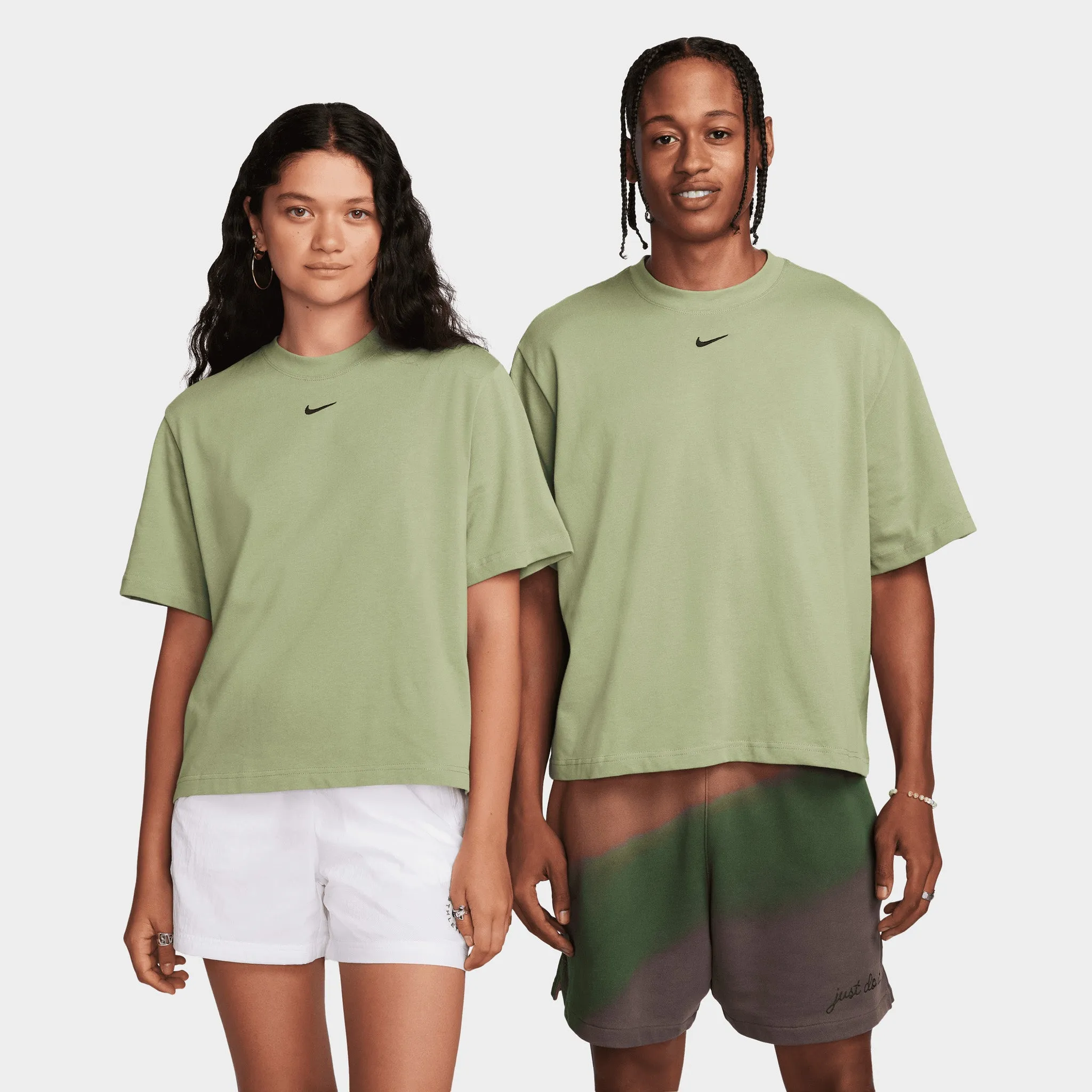 売れ筋商品|||ナイキ Tシャツ レディース トップス Basic T-shirt - stadium green Nike Sportswear Women's Essential Boxy T-shirt Oil Green