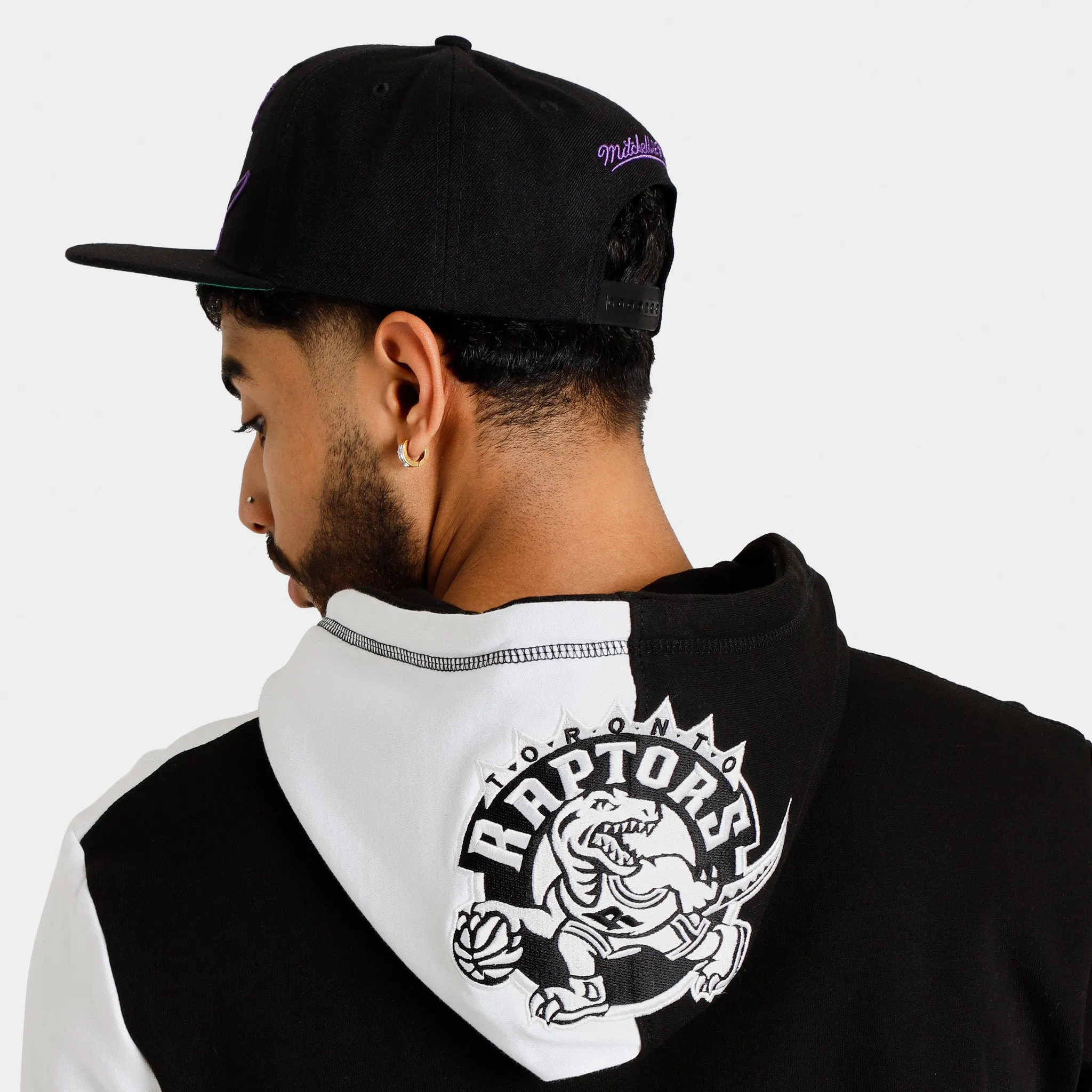 Mitchell & Ness Toronto Raptors Dynamic Snapback / Black sold by JD Sports product image thumbnail 2