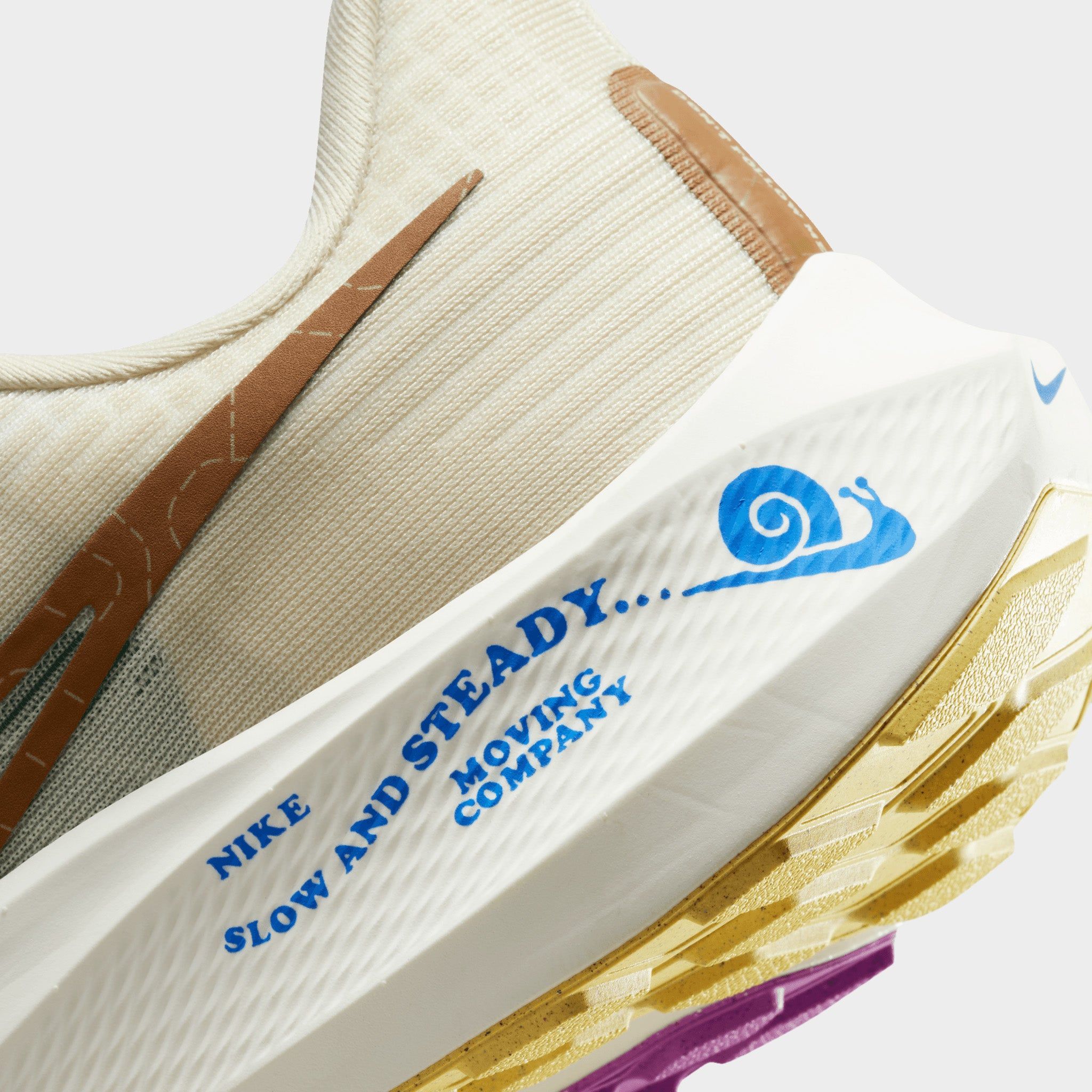 Nike Air Zoom Pegasus 39 PRM Sanddrift / Ale Brown - Coconut Milk sold by JD Sports product image thumbnail 3