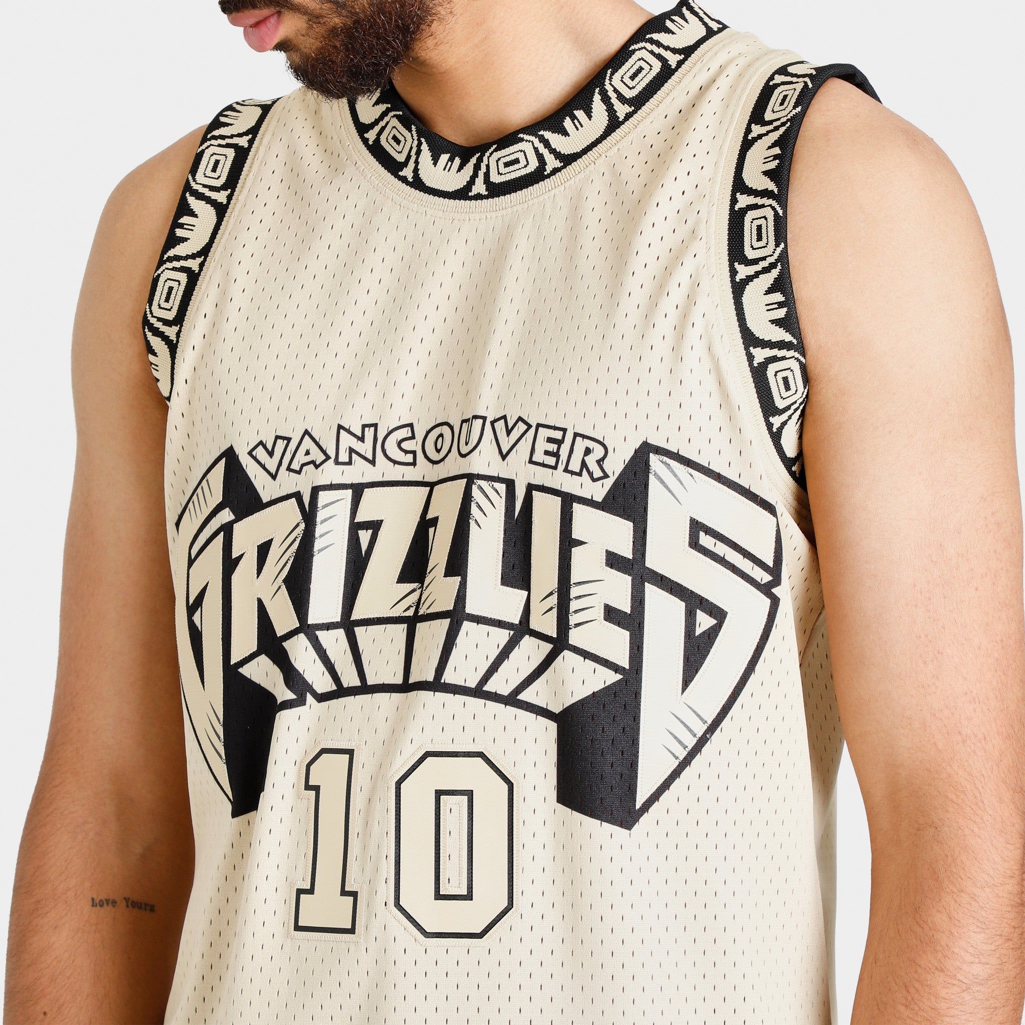 Mitchell & Ness Vancouver Grizzlies Mike Bibby Swingman Jersey Khaki / Black sold by JD Sports product image thumbnail 5