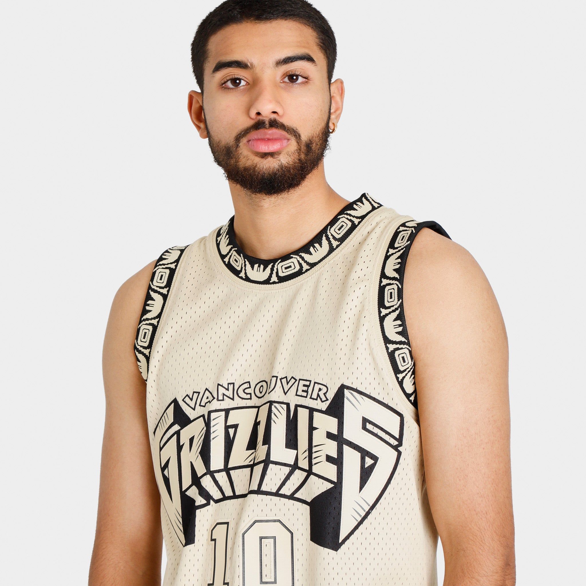 Mitchell & Ness Vancouver Grizzlies Mike Bibby Swingman Jersey Khaki / Black sold by JD Sports product image thumbnail 4