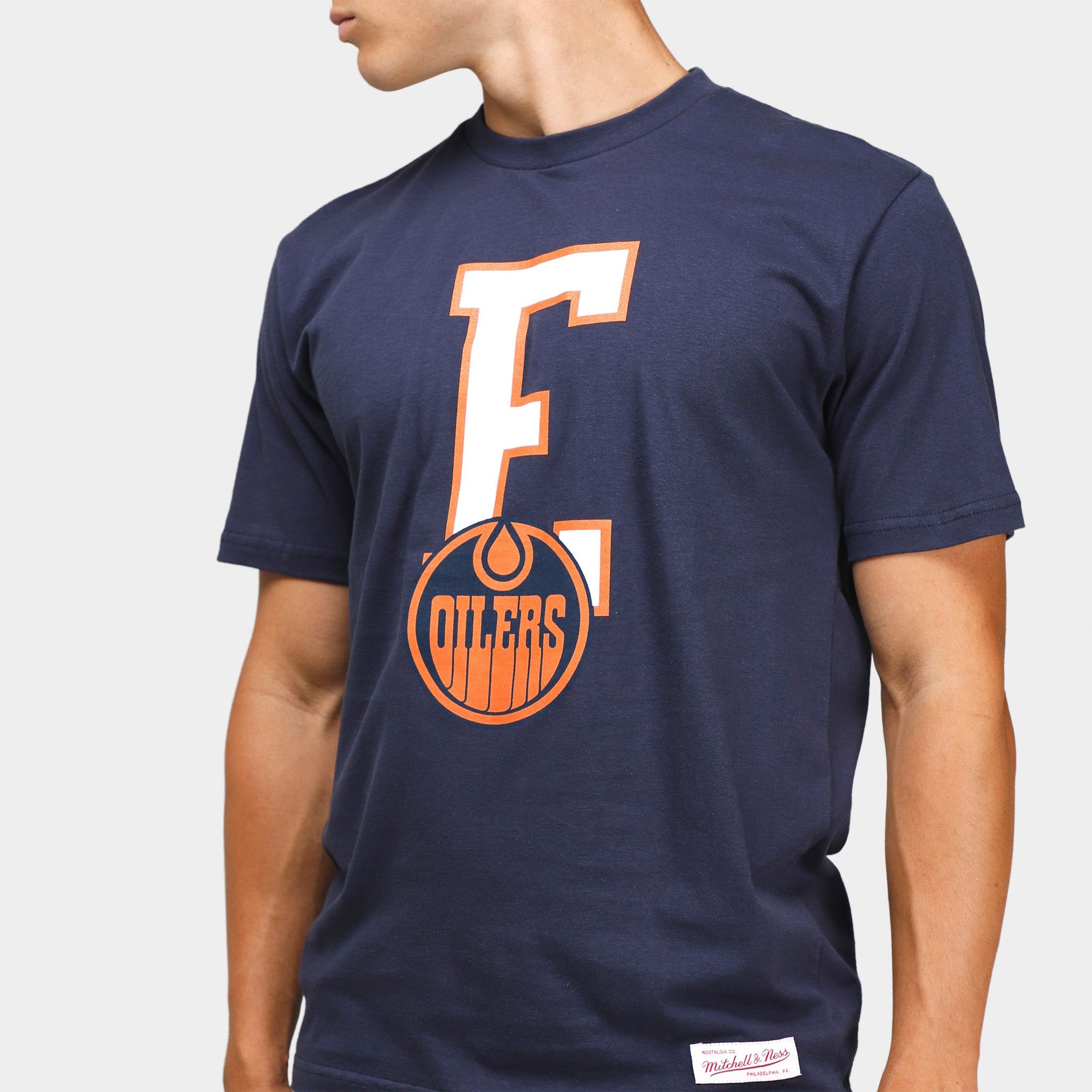 Mitchell & Ness Edmonton Oilers Graduation T-shirt Navy / Orange sold by JD Sports product image thumbnail 4
