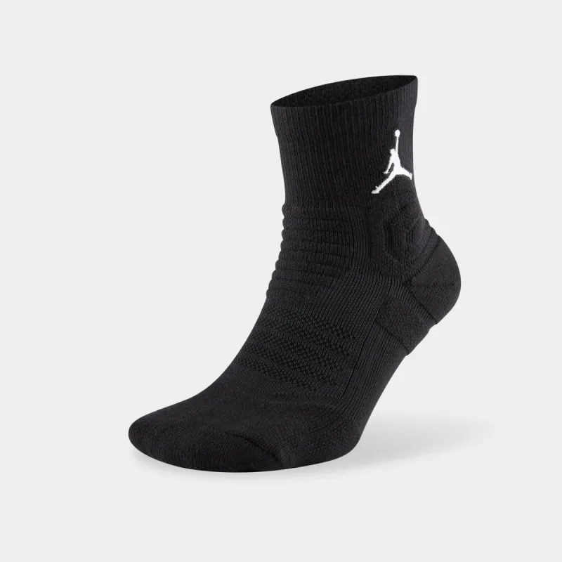 Jordan Ultimate Flight Quarter 2.0 Basketball Socks Black / White made by Jordan