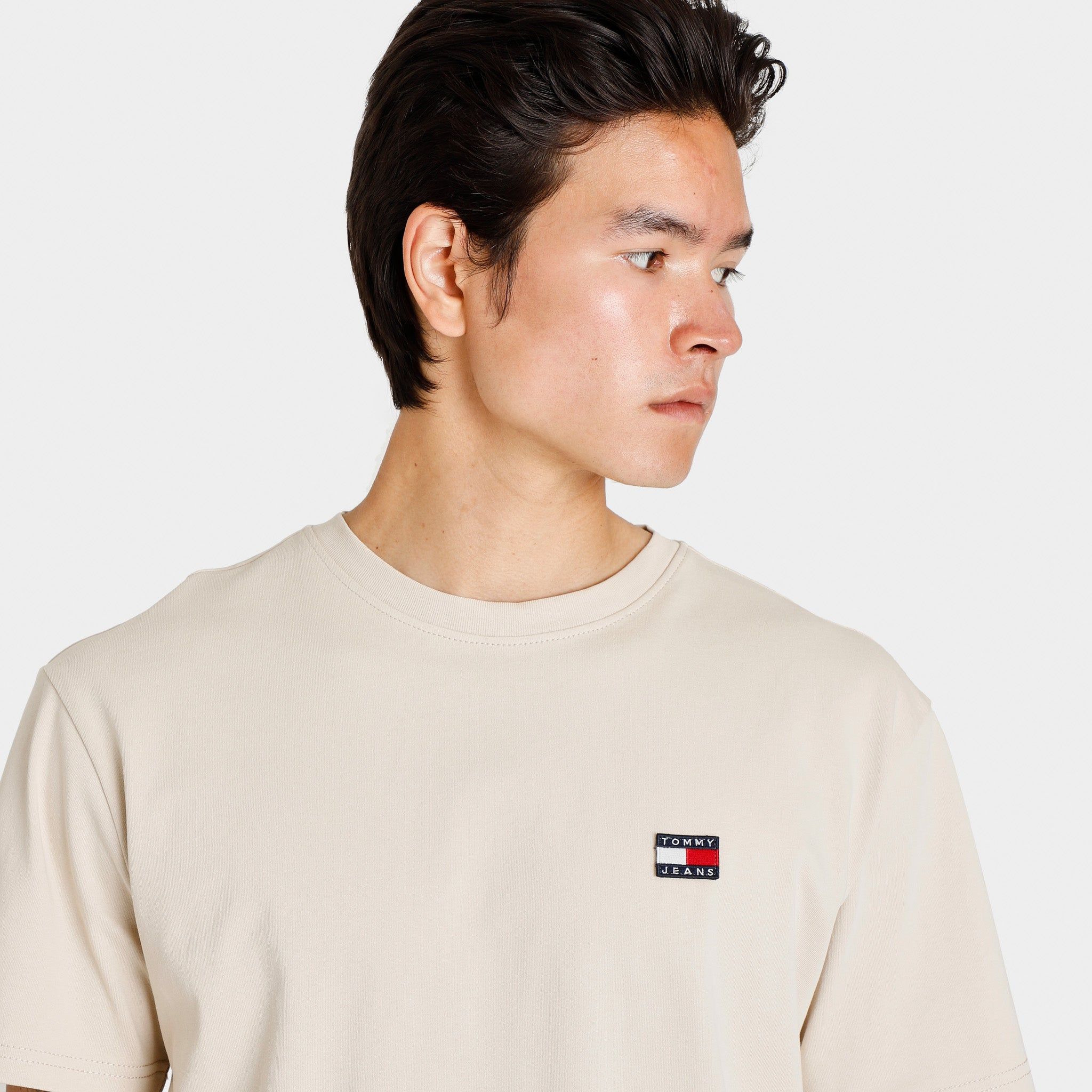 Tommy Jeans Badge T-shirt / Classic Beige sold by JD Sports product image thumbnail 3
