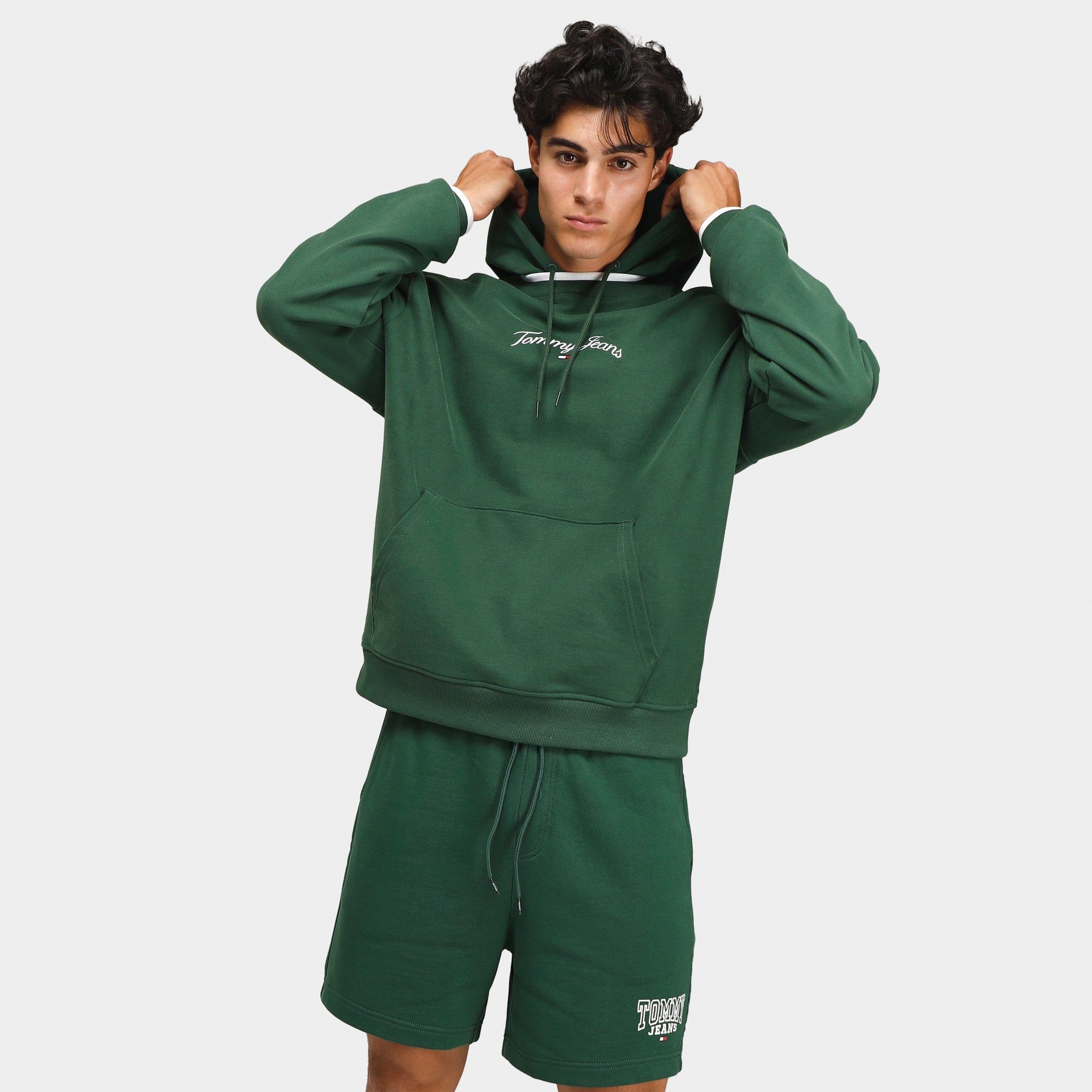 Tommy Jeans Serif Flag Pullover Hoodie / Collegiate Green sold by JD Sports