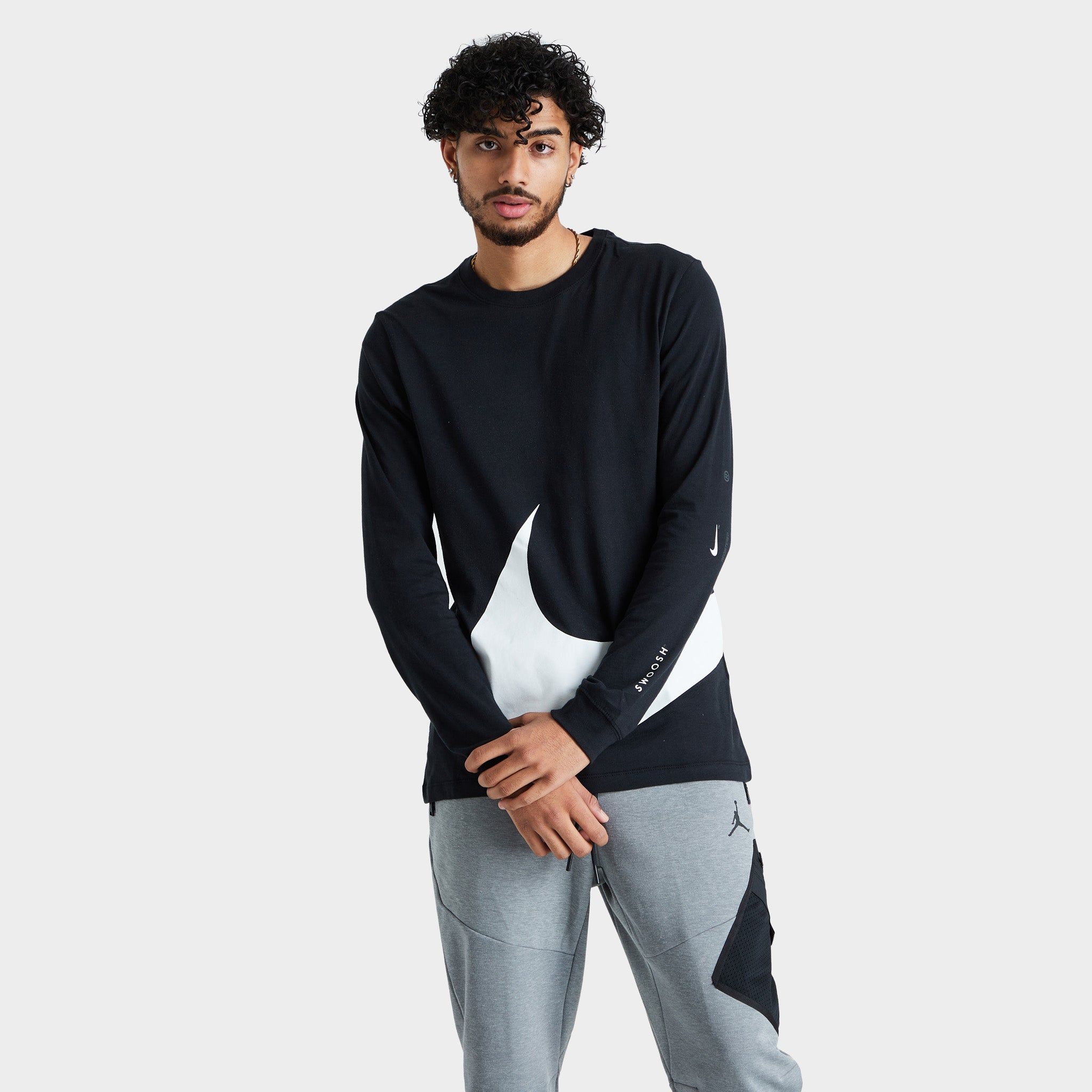 Nike Sportswear Graphic Long Sleeve T-shirt / Black sold by JD Sports