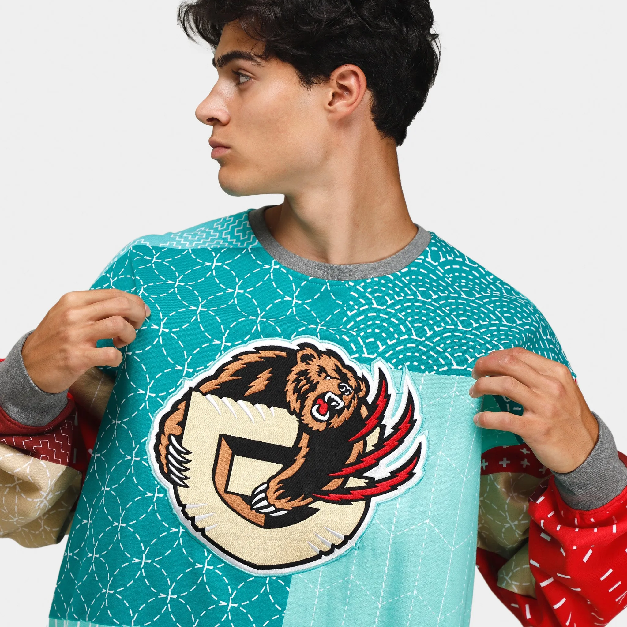 Mitchell & Ness Vancouver Grizzlies Kapital Crewneck / Teal sold by JD Sports product image thumbnail 3
