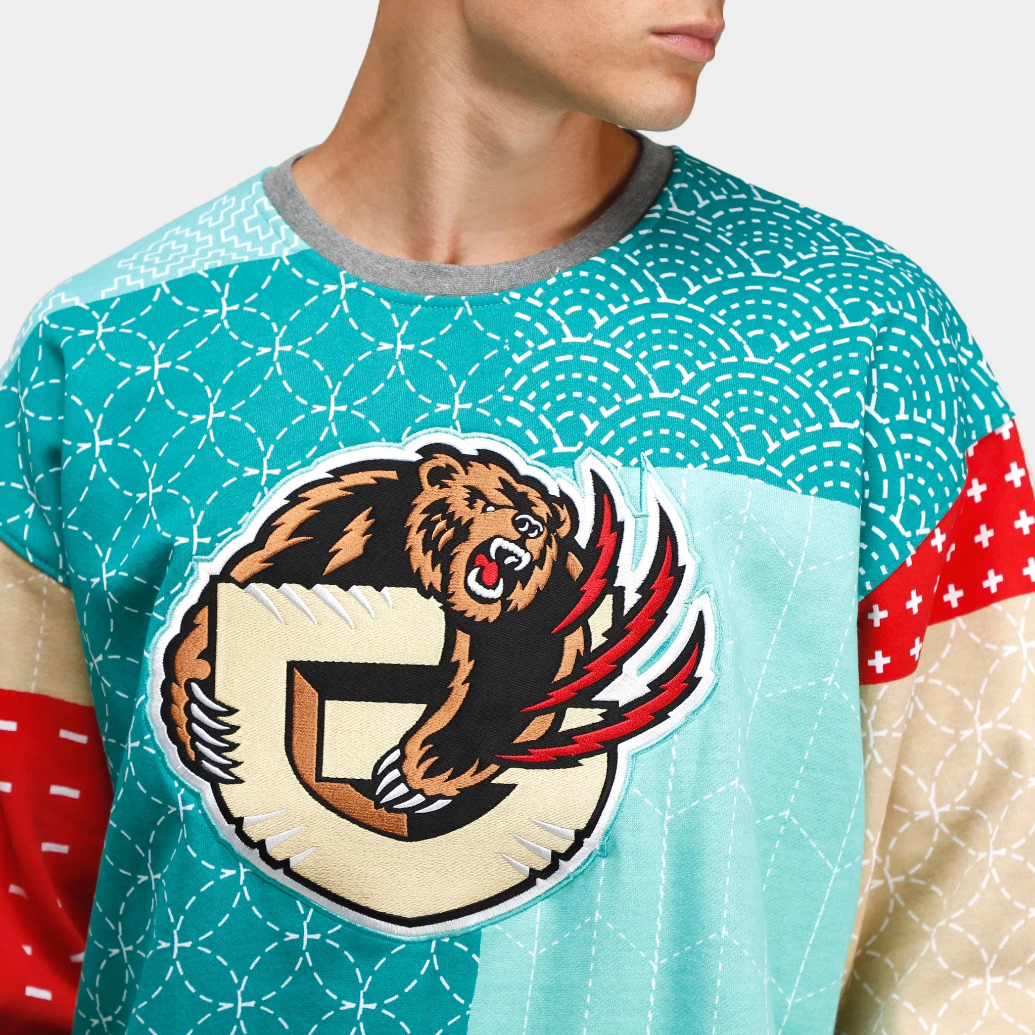 Mitchell & Ness Vancouver Grizzlies Kapital Crewneck / Teal sold by JD Sports product image thumbnail 4