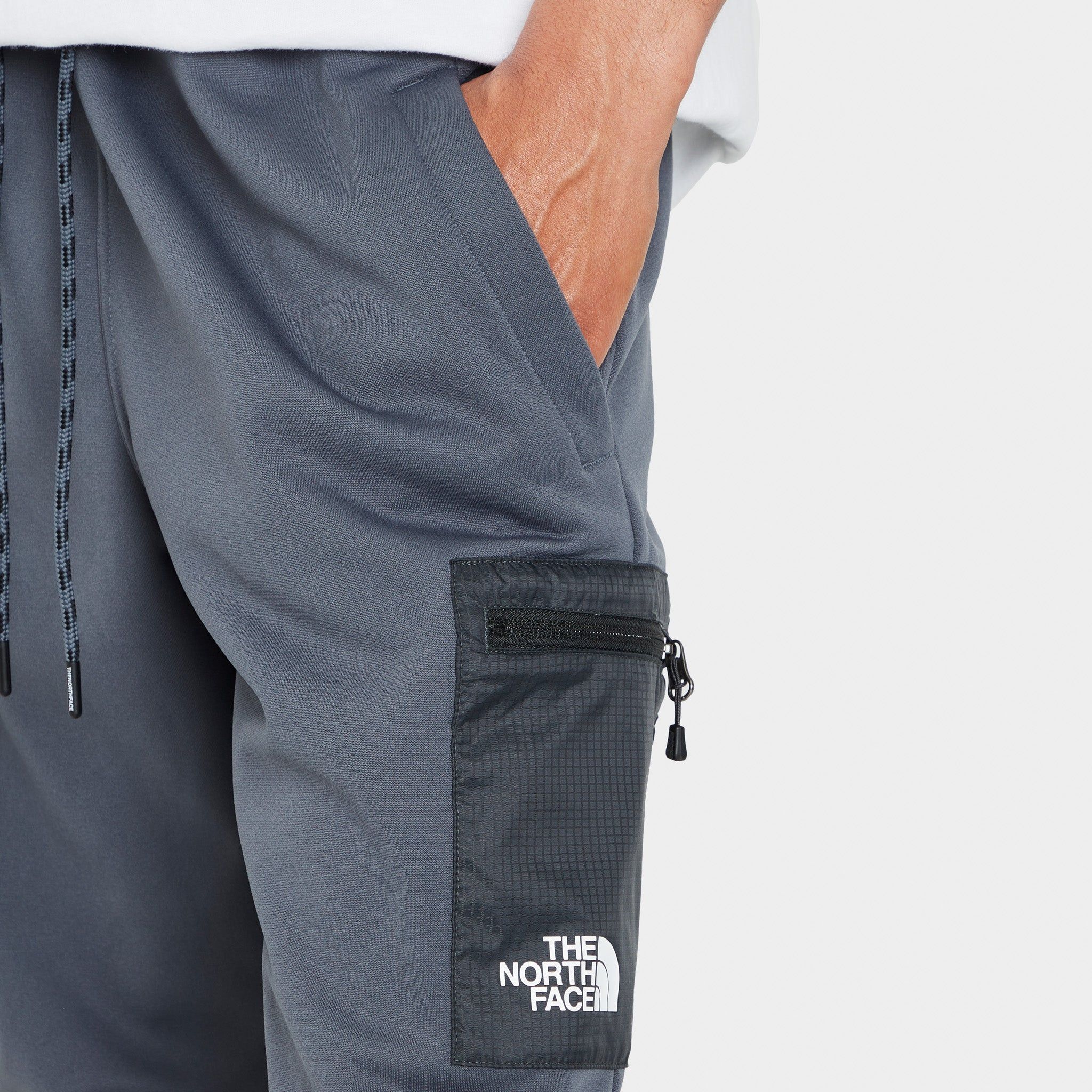 The North Face Bondi Cargo Joggers / Vandis Grey sold by JD Sports product image thumbnail 4