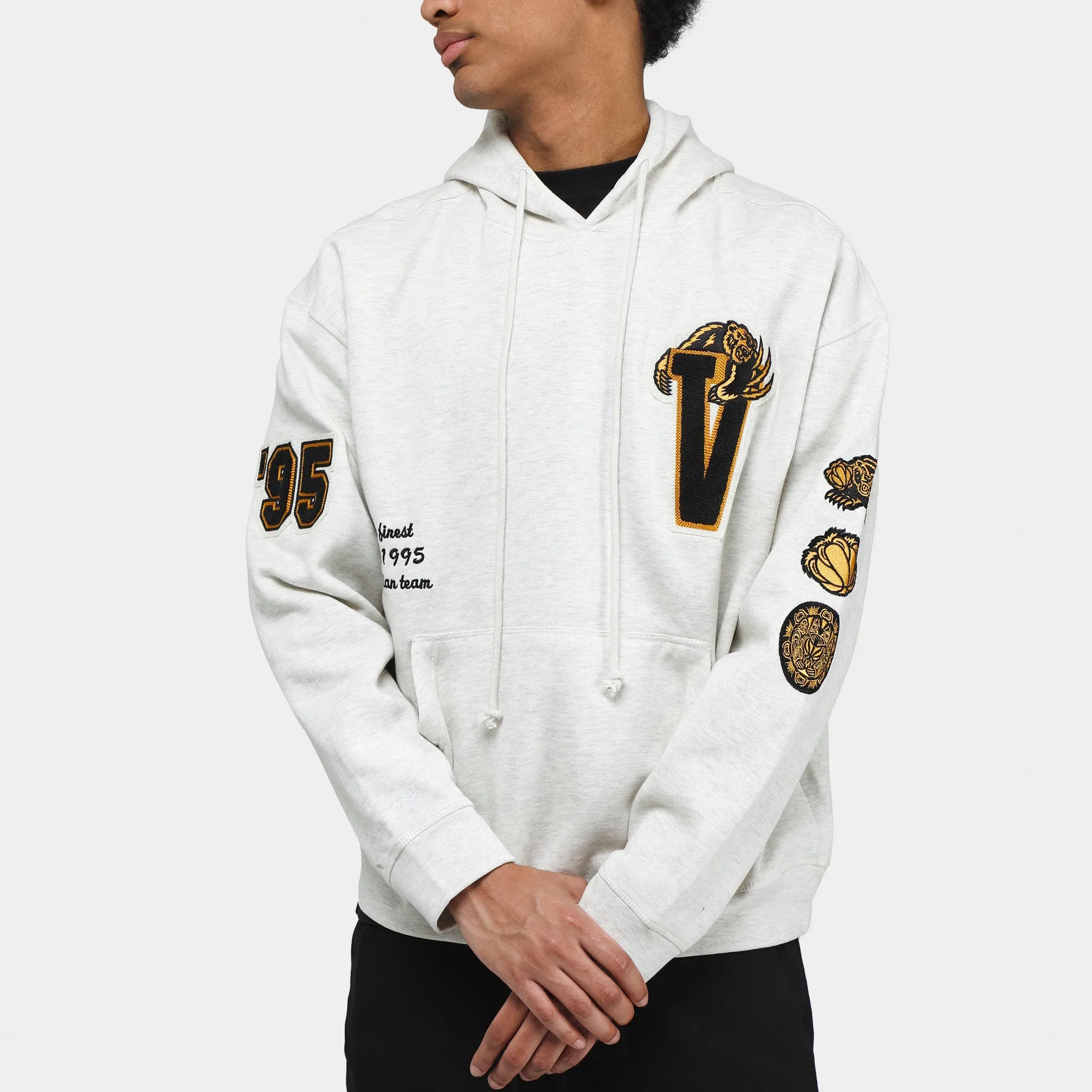 Mitchell & Ness Vancouver Grizzlies Varsity Pullover Hoodie / Oatmeal sold by JD Sports product image thumbnail 4