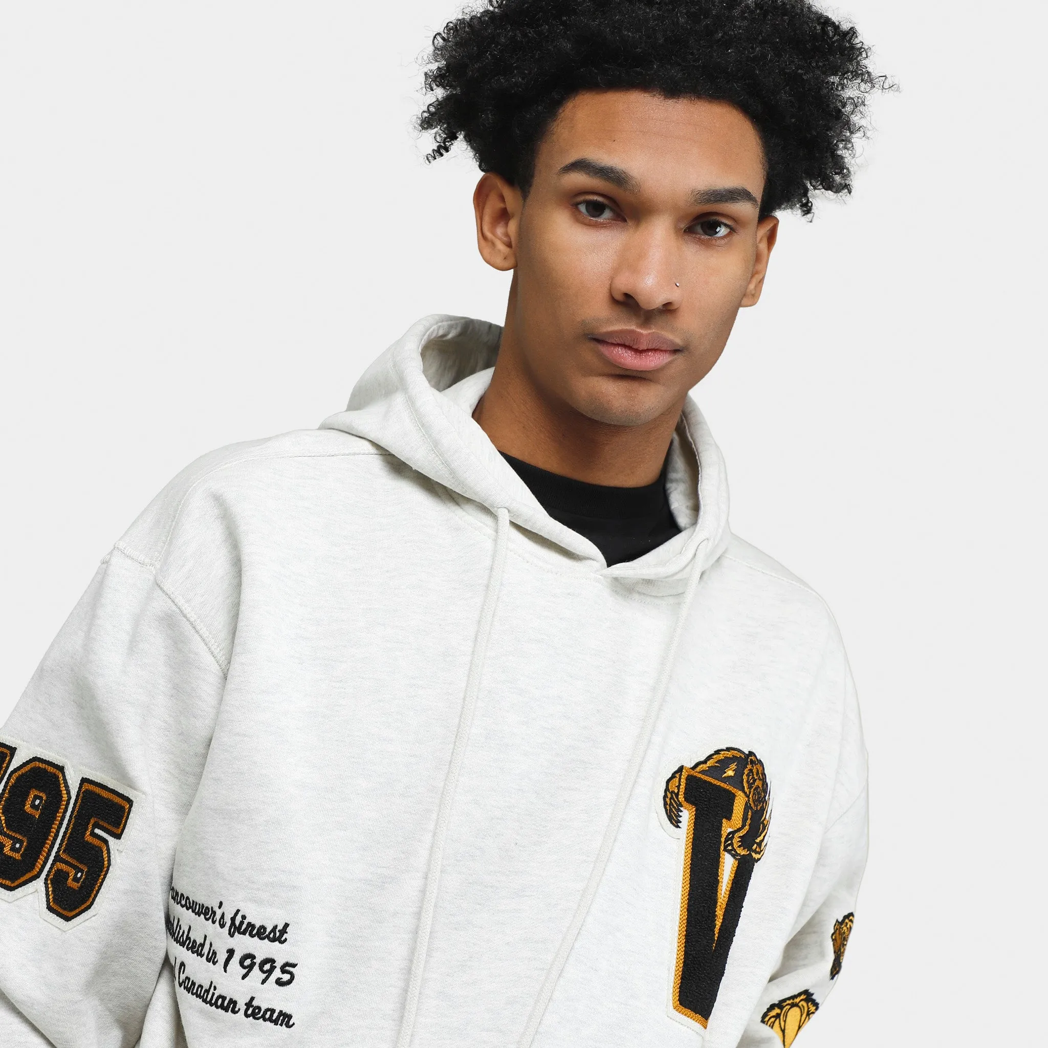 Mitchell & Ness Vancouver Grizzlies Varsity Pullover Hoodie / Oatmeal sold by JD Sports product image thumbnail 3