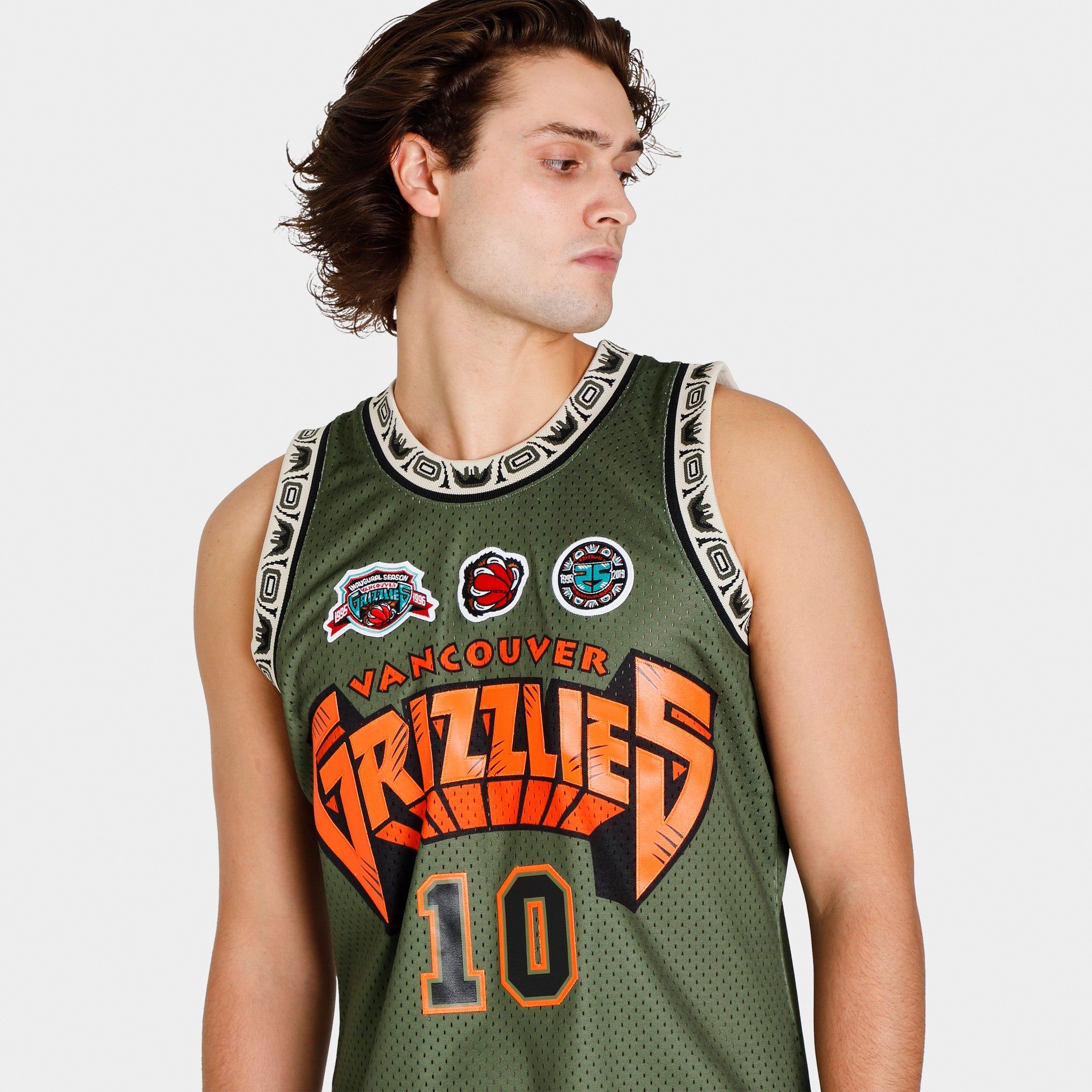 Mitchell & Ness Vancouver Grizzlies Mike Bibby Flight Swingman Jersey / Dark Green sold by JD Sports product image thumbnail 4