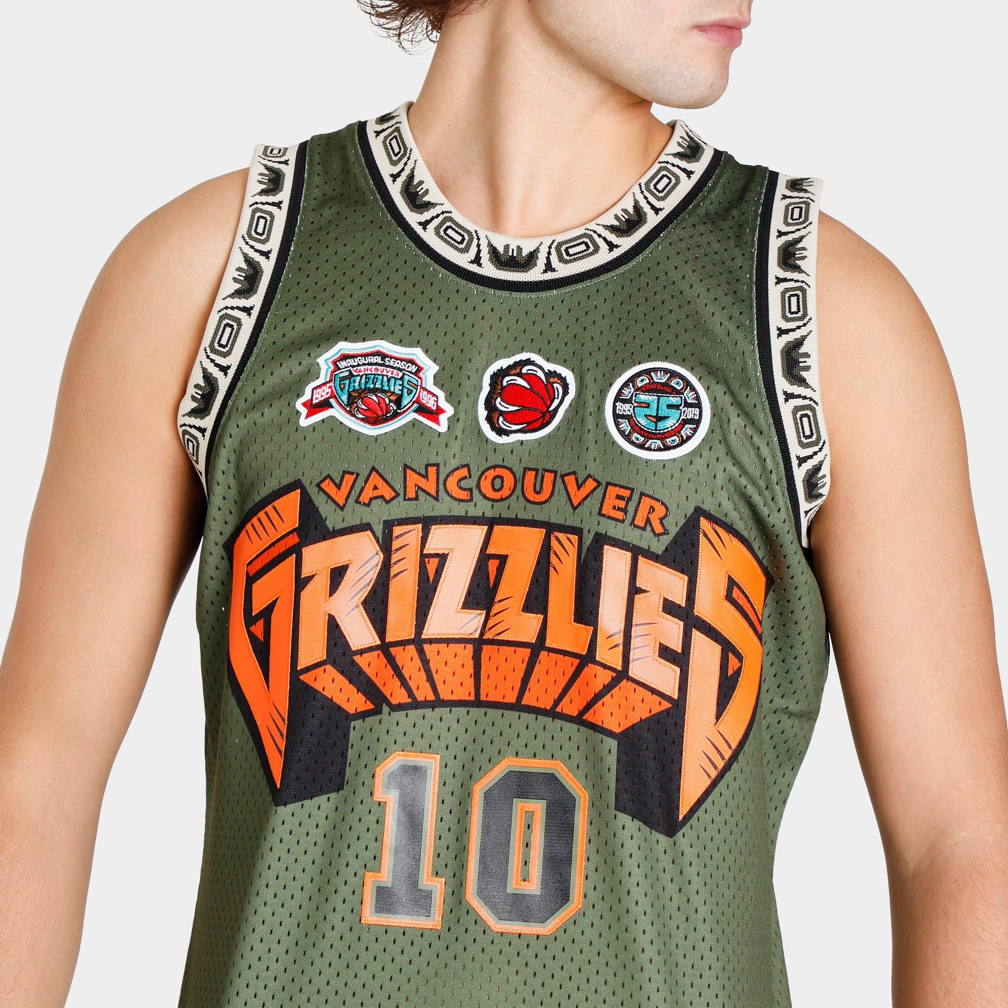 Mitchell & Ness Vancouver Grizzlies Mike Bibby Flight Swingman Jersey / Dark Green sold by JD Sports product image thumbnail 5