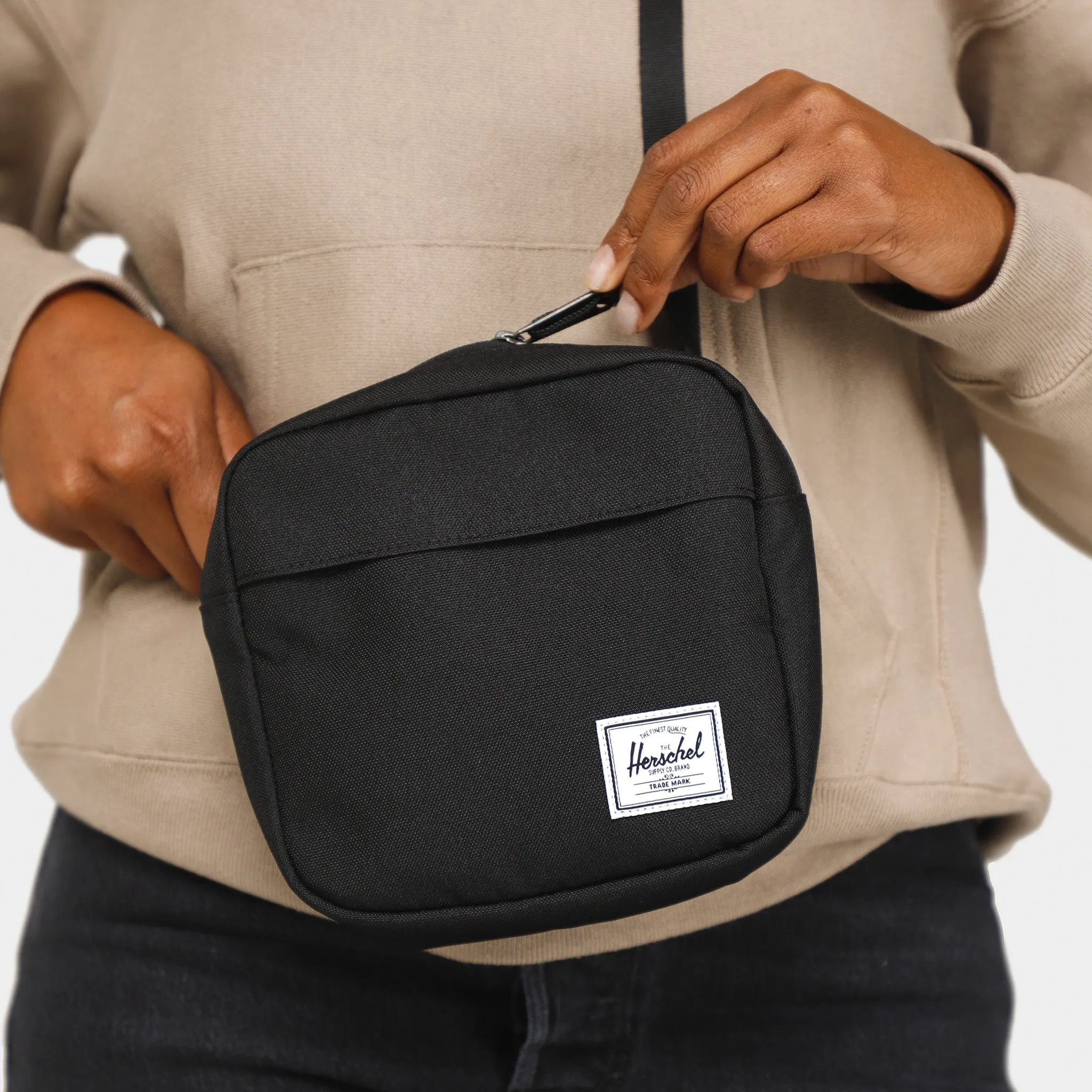 Herschel Classic� Crossbody sold by JD Sports product image thumbnail 2