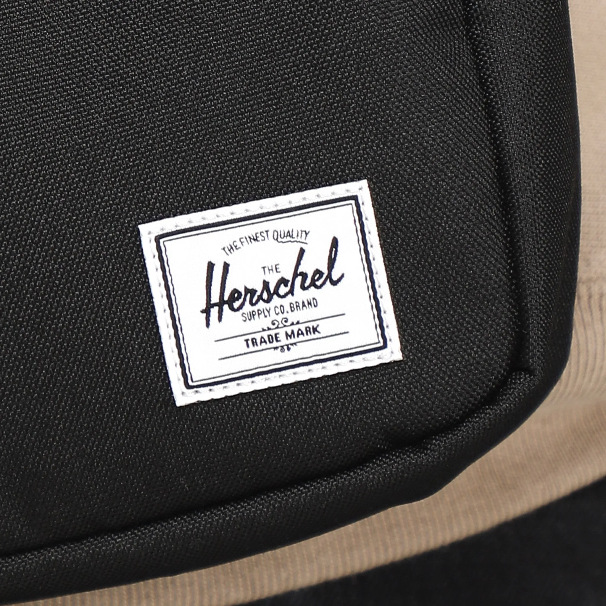 Herschel Classic� Crossbody sold by JD Sports product image thumbnail 4