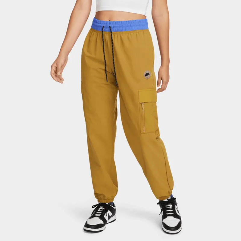 Nike Women's Sportswear Club Woven Cargo Pants SU Golden Moss / Medium Blue made by Nike
