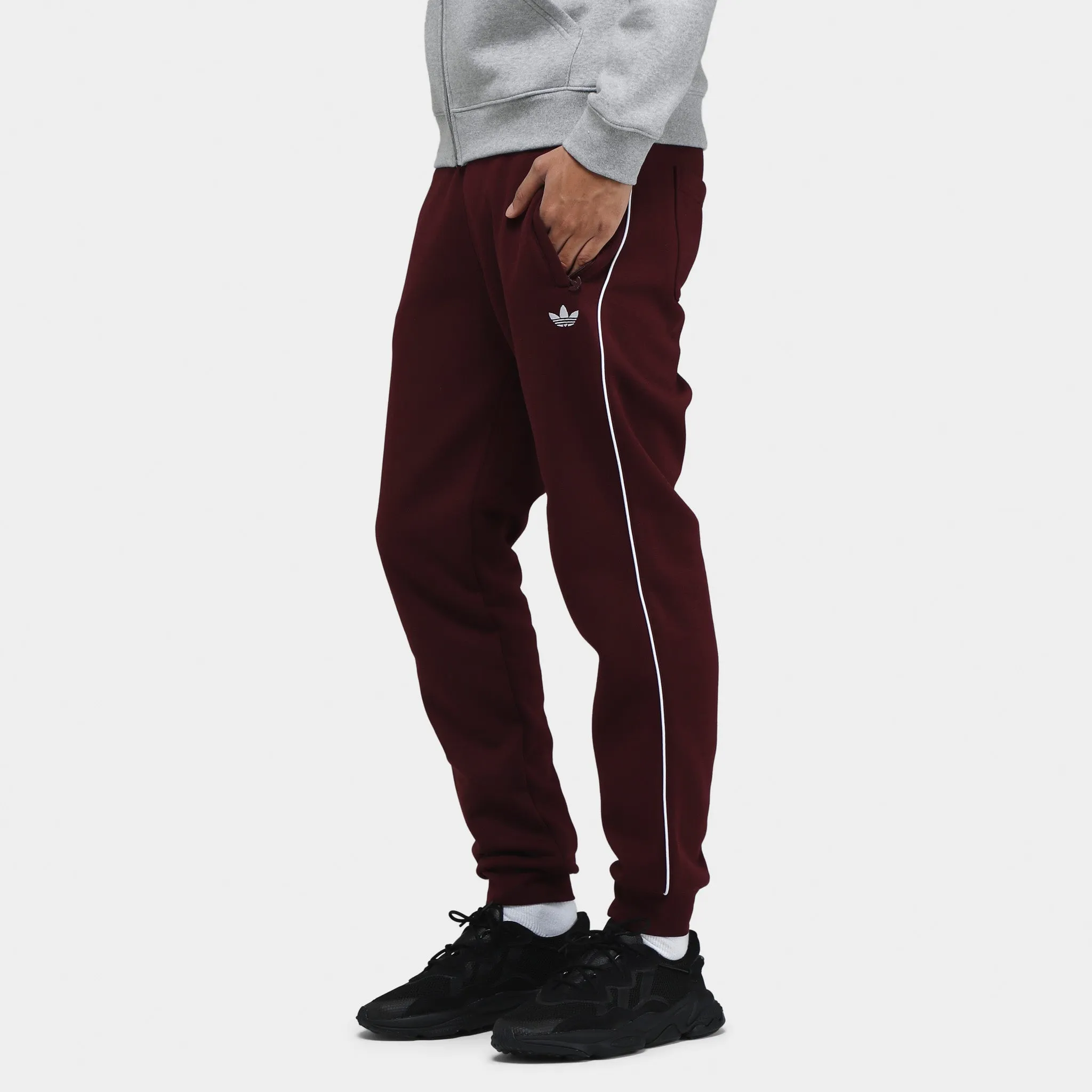 adidas Originals Adicolor Seasonal Archive Sweatpants / Maroon sold by JD Sports product image thumbnail 3