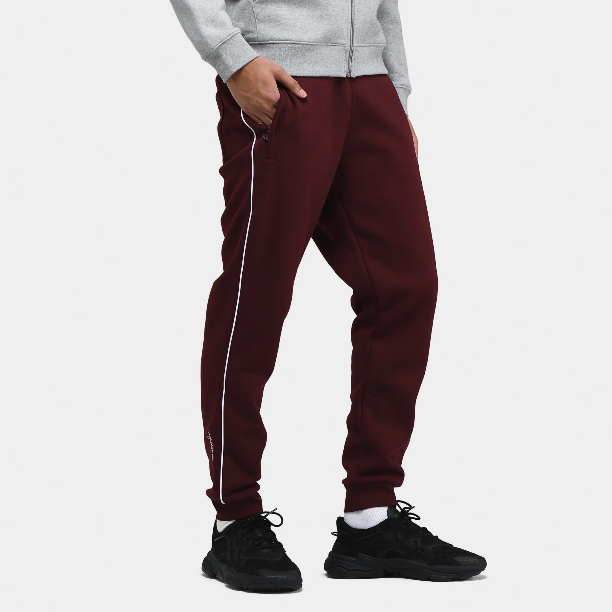 adidas Originals Adicolor Seasonal Archive Sweatpants / Maroon sold by JD Sports product image thumbnail 2