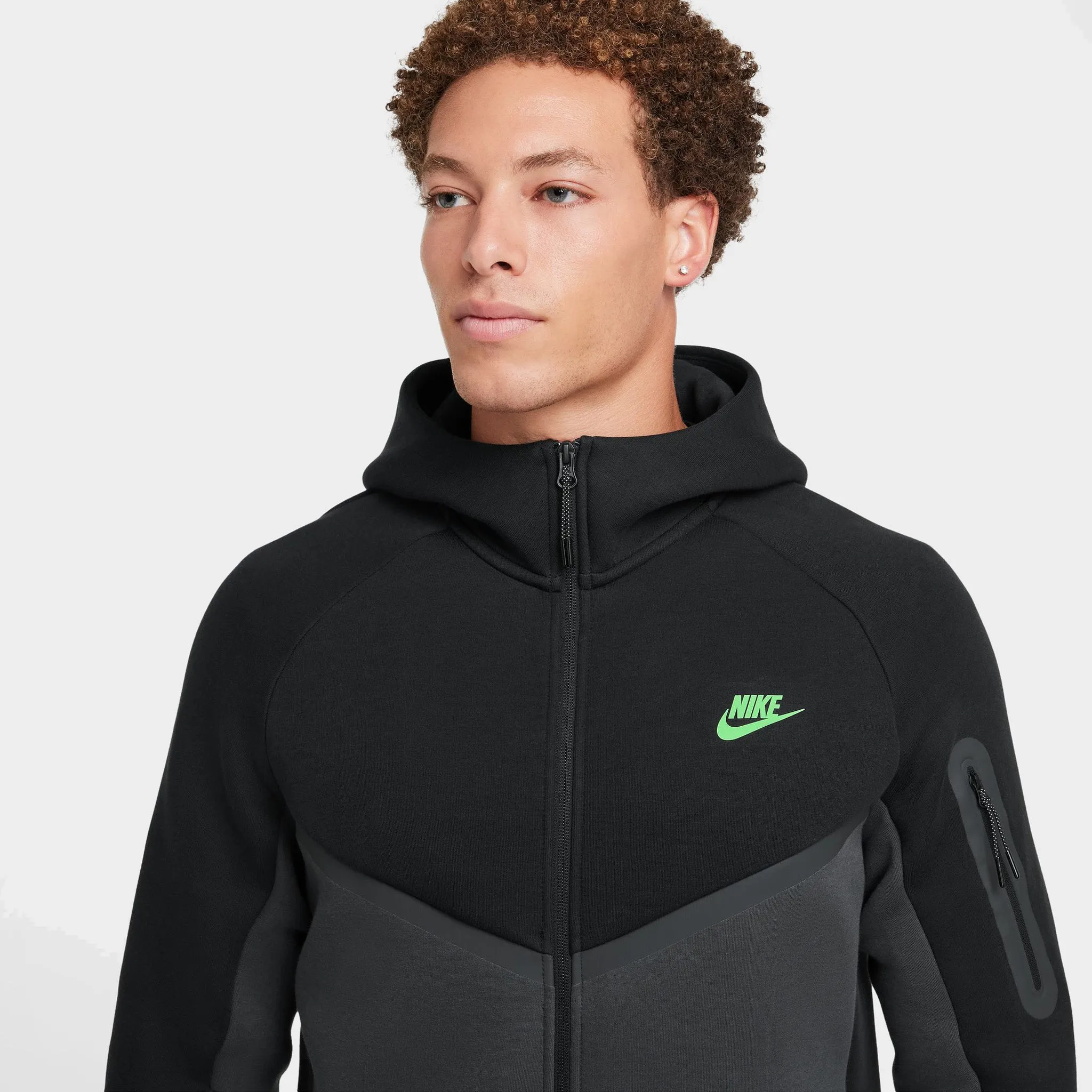 Nike Tech Fleece Full-Zip Windrunner Hoodie Black / Anthracite / Green Strike sold by JD Sports product image thumbnail 4
