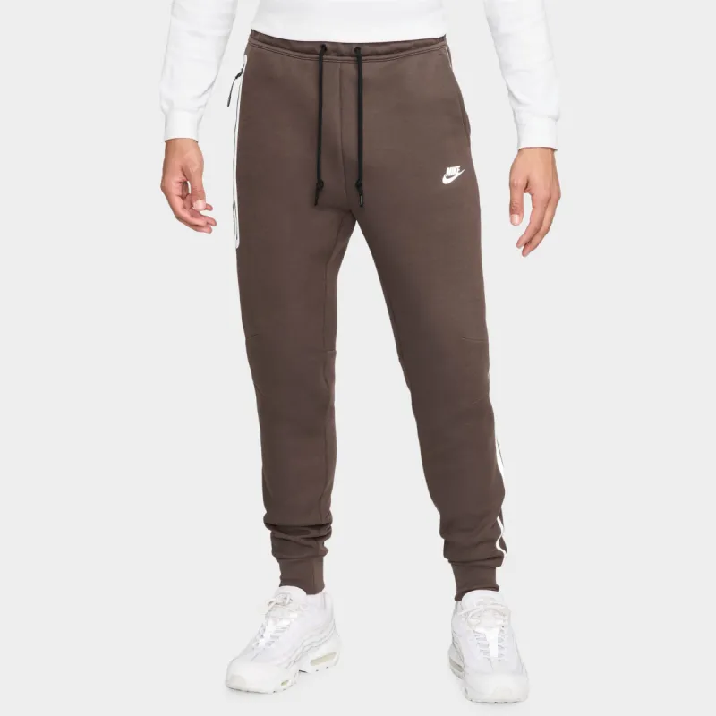 Nike Sportswear Tech Fleece Jogger Baroque Brown / Bemis Silver sold by JD Sports