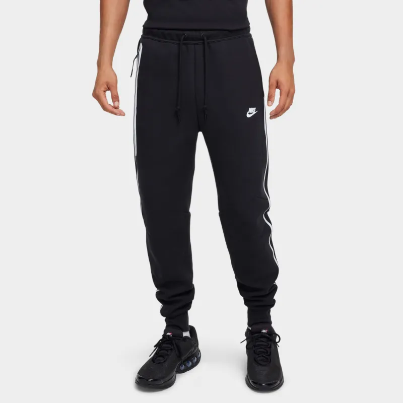 Nike Sportswear Tech Fleece Jogger Black / Bemis Silver sold by JD Sports