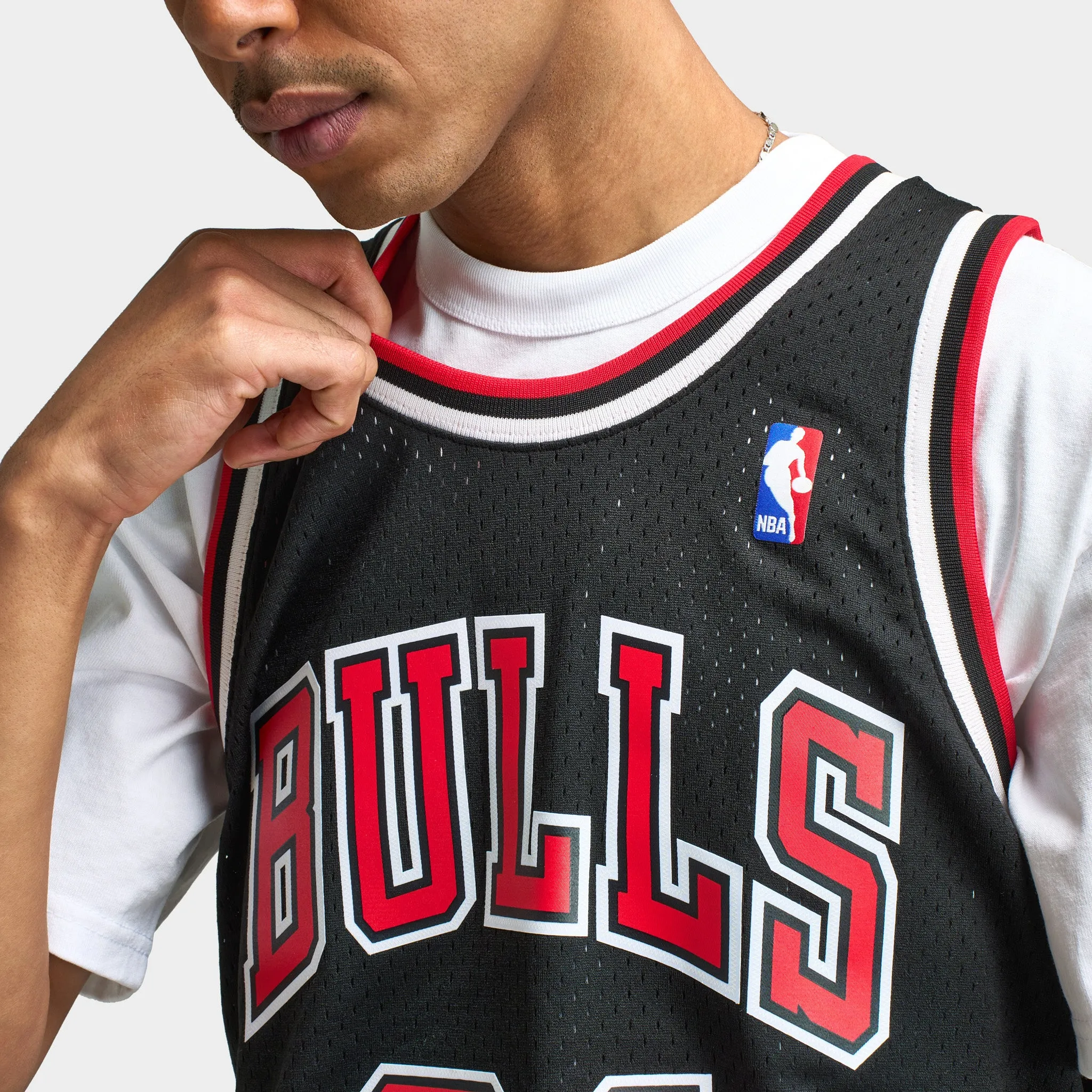 Mitchell & Ness NBA Chicago Bulls Dennis Rodman Swingman Jersey / Black sold by JD Sports product image thumbnail 4