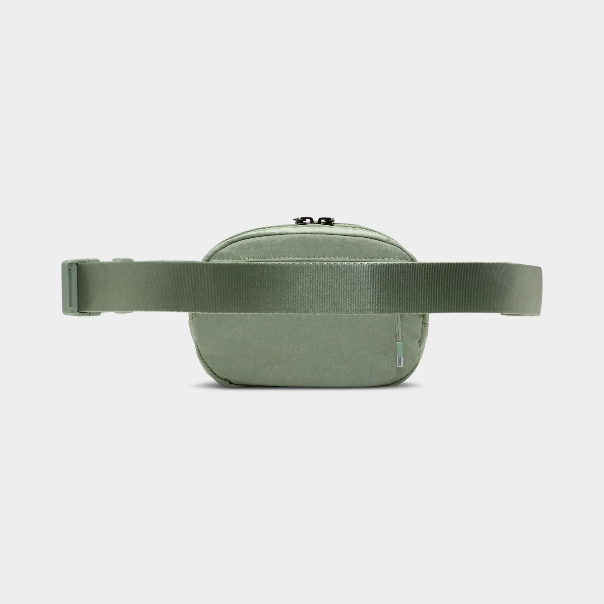 Nike Aura Crossbody Bag (2L) Jade Horizon / Matte Silver sold by JD Sports product image thumbnail 2