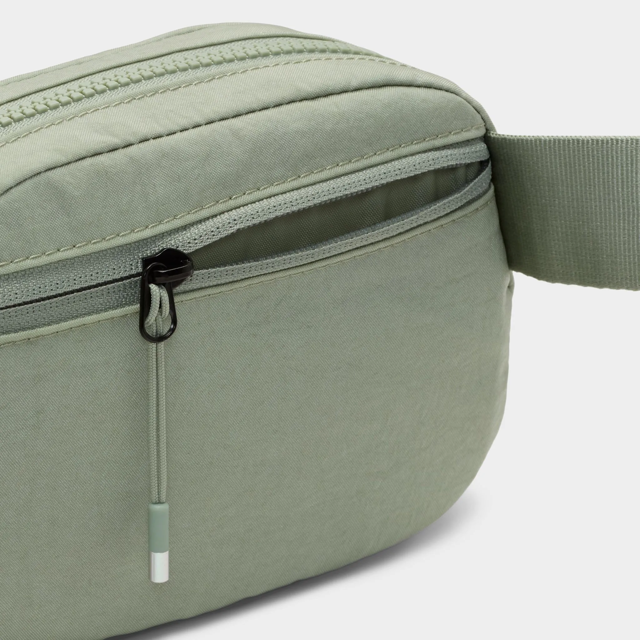 Nike Aura Crossbody Bag (2L) Jade Horizon / Matte Silver sold by JD Sports product image thumbnail 5