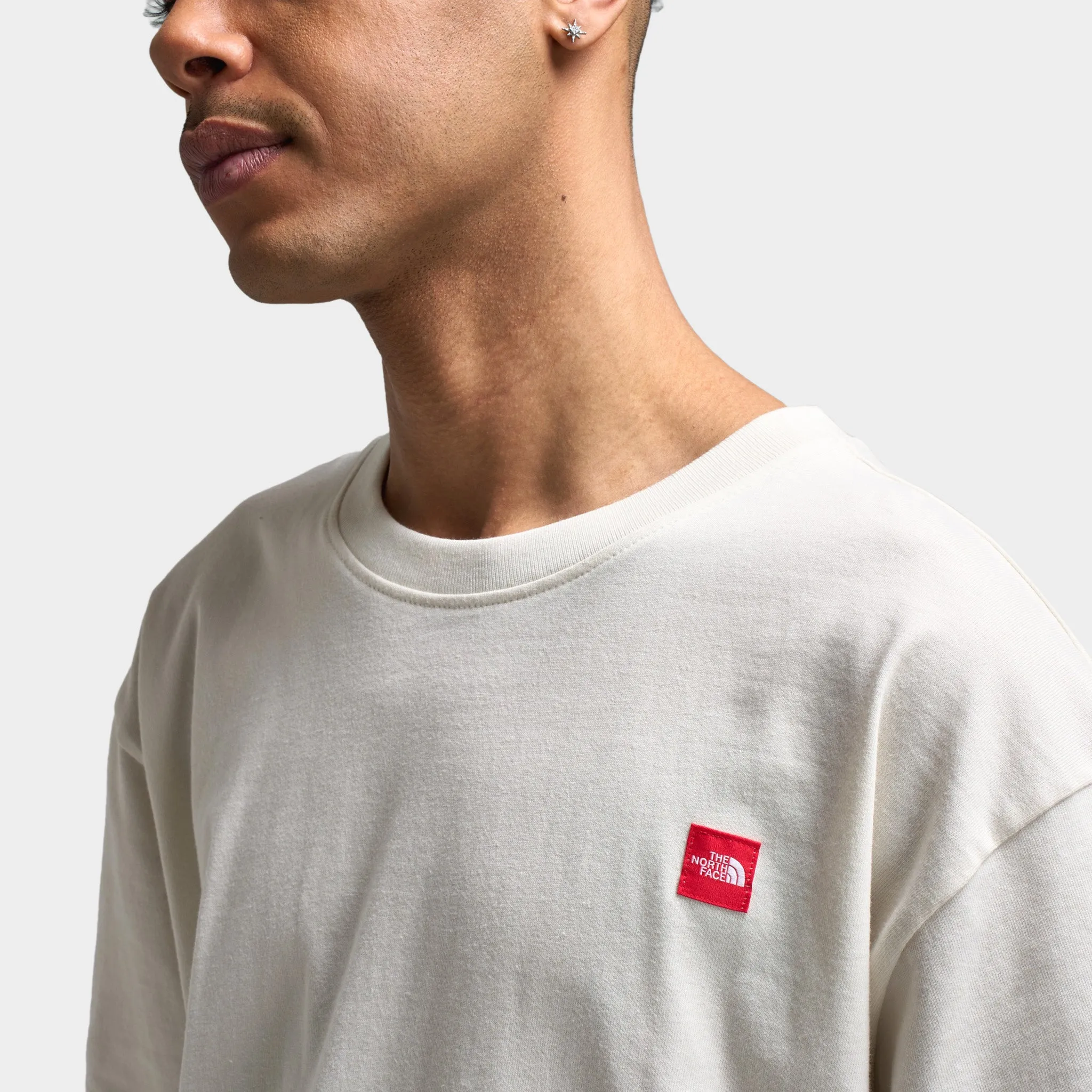 The North Face Red Box Kilimanjaro Heavyweight T-Shirt / White Dune sold by JD Sports product image thumbnail 3