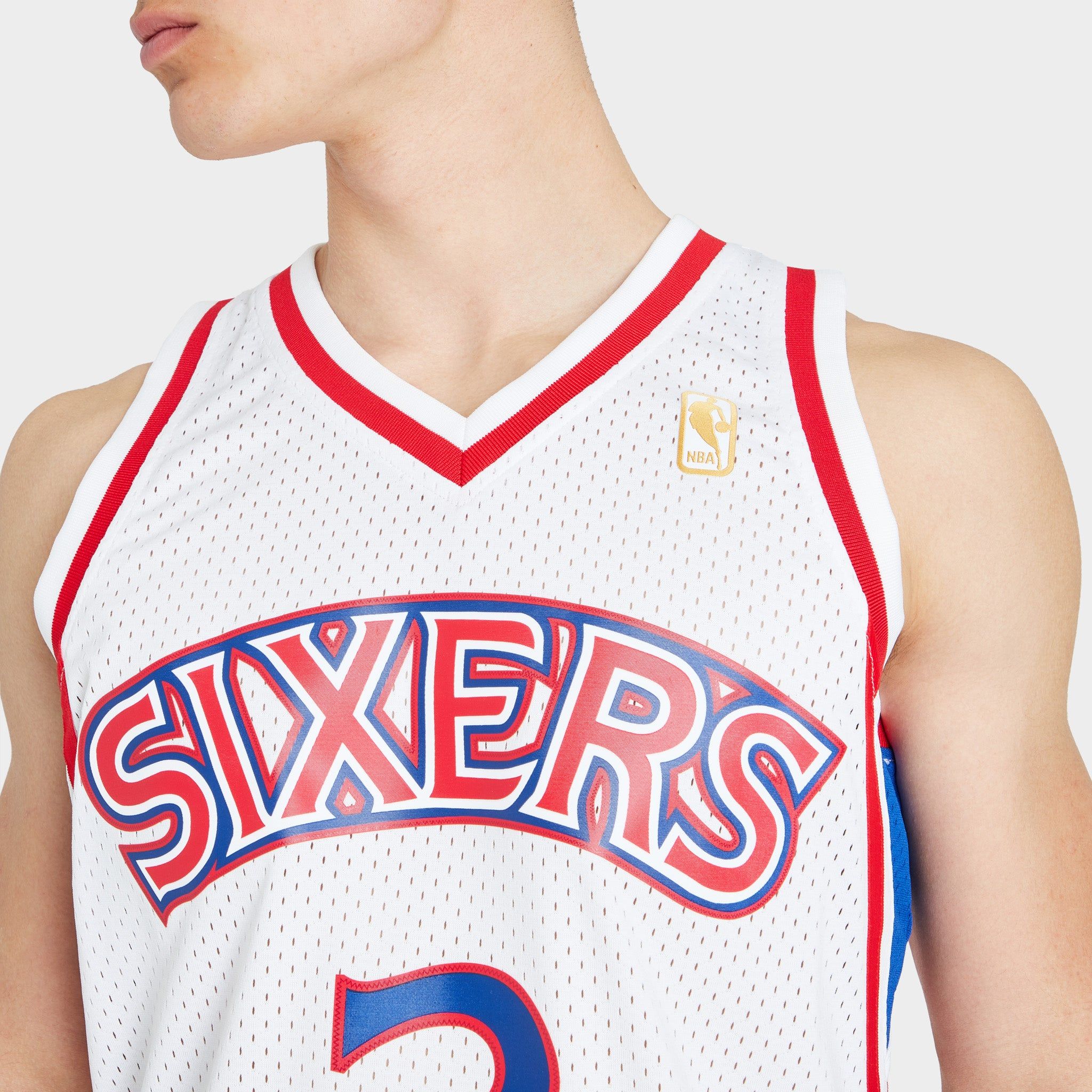 Mitchell & Ness NBA Philadelphia 76ers Allen Iverson Swingman Jersey / White sold by JD Sports product image thumbnail 3