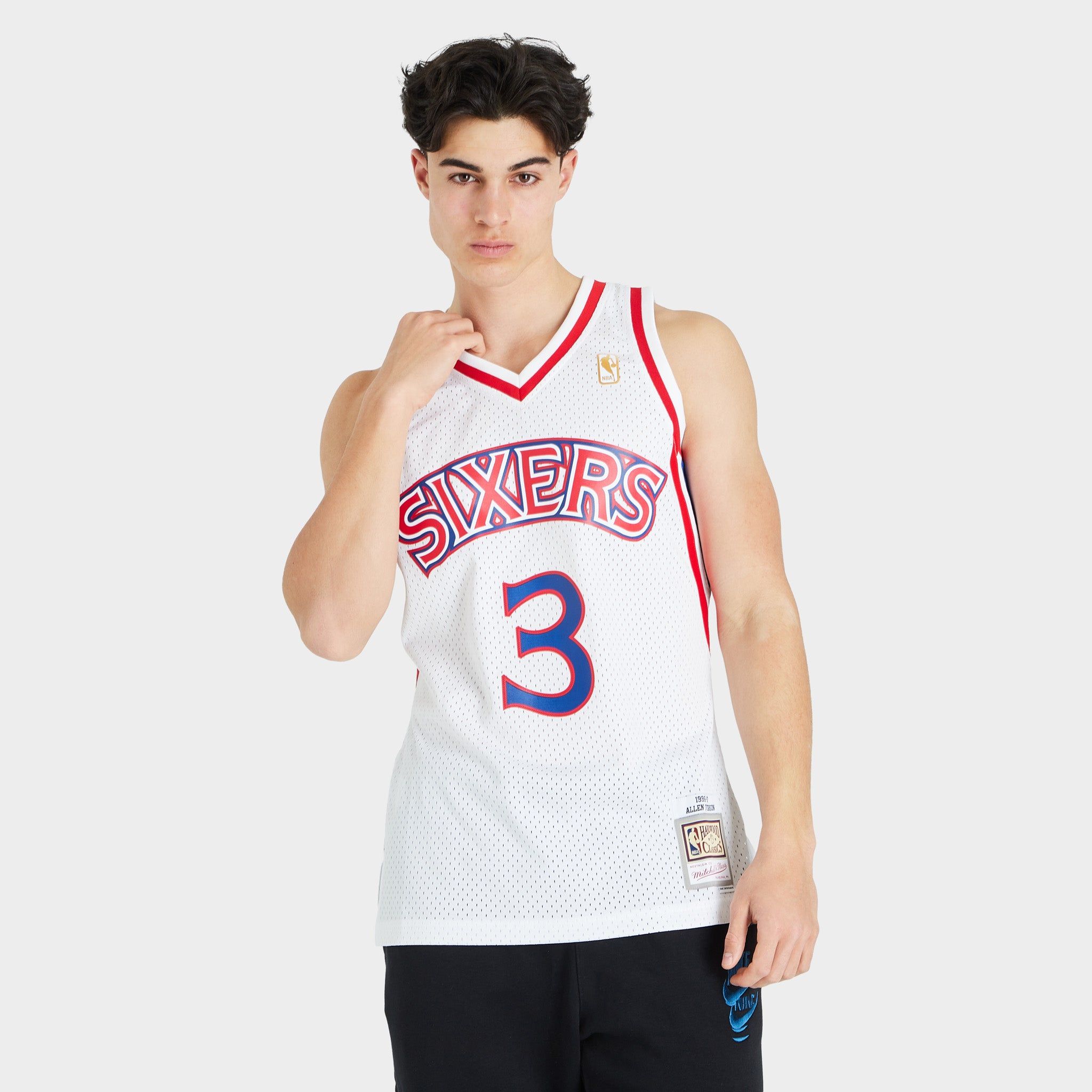 Mitchell & Ness NBA Philadelphia 76ers Allen Iverson Swingman Jersey / White sold by JD Sports