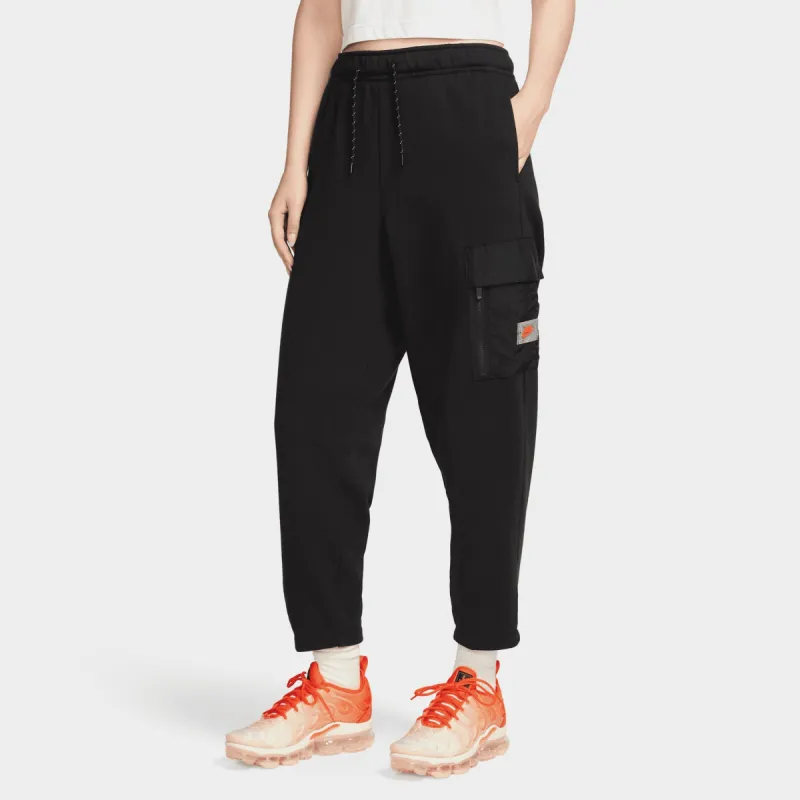 Nike Women's Sportswear Cargo Fleece Pants Black / Black made by Nike
