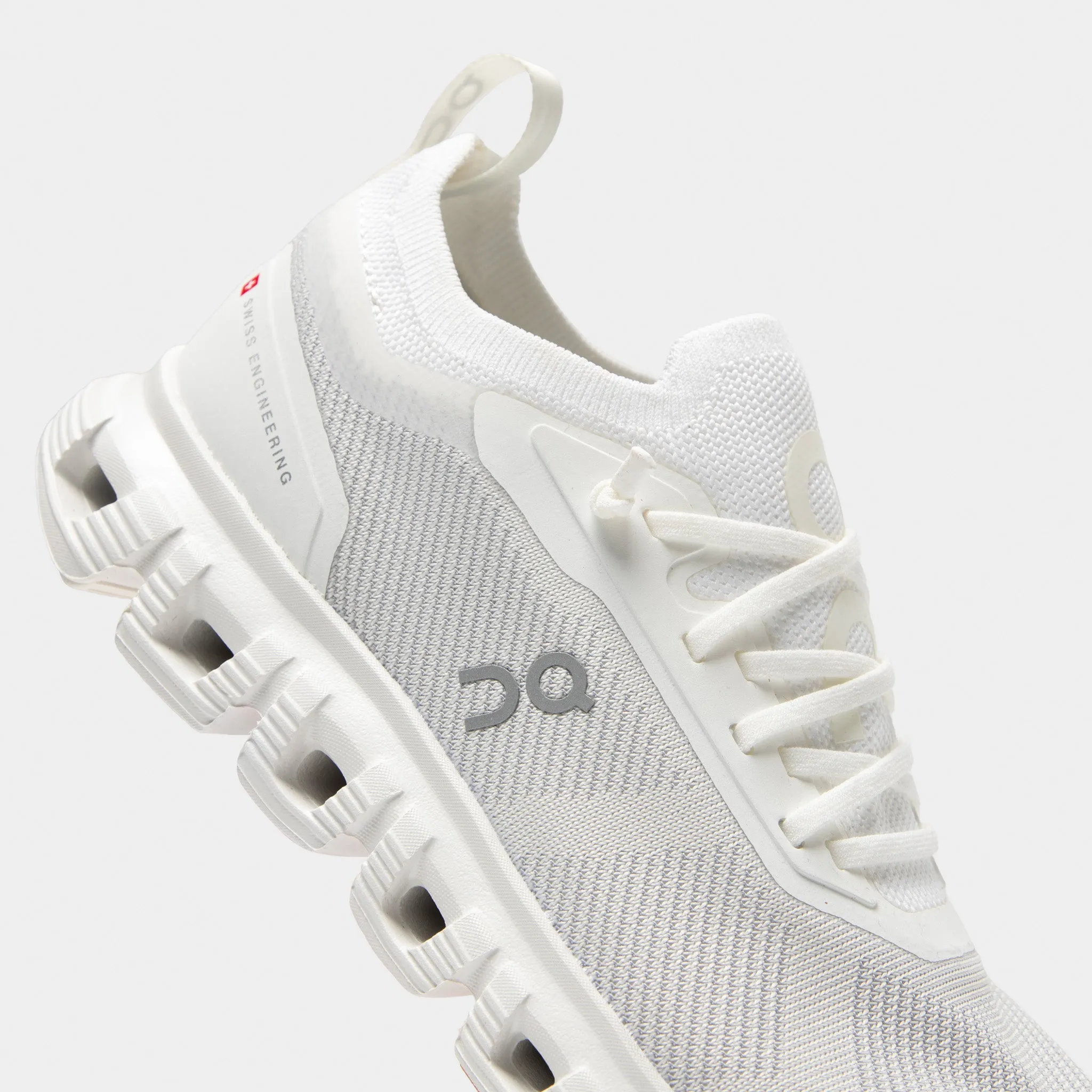 On Women's Cloud 6 Versa White / White sold by JD Sports product image thumbnail 3