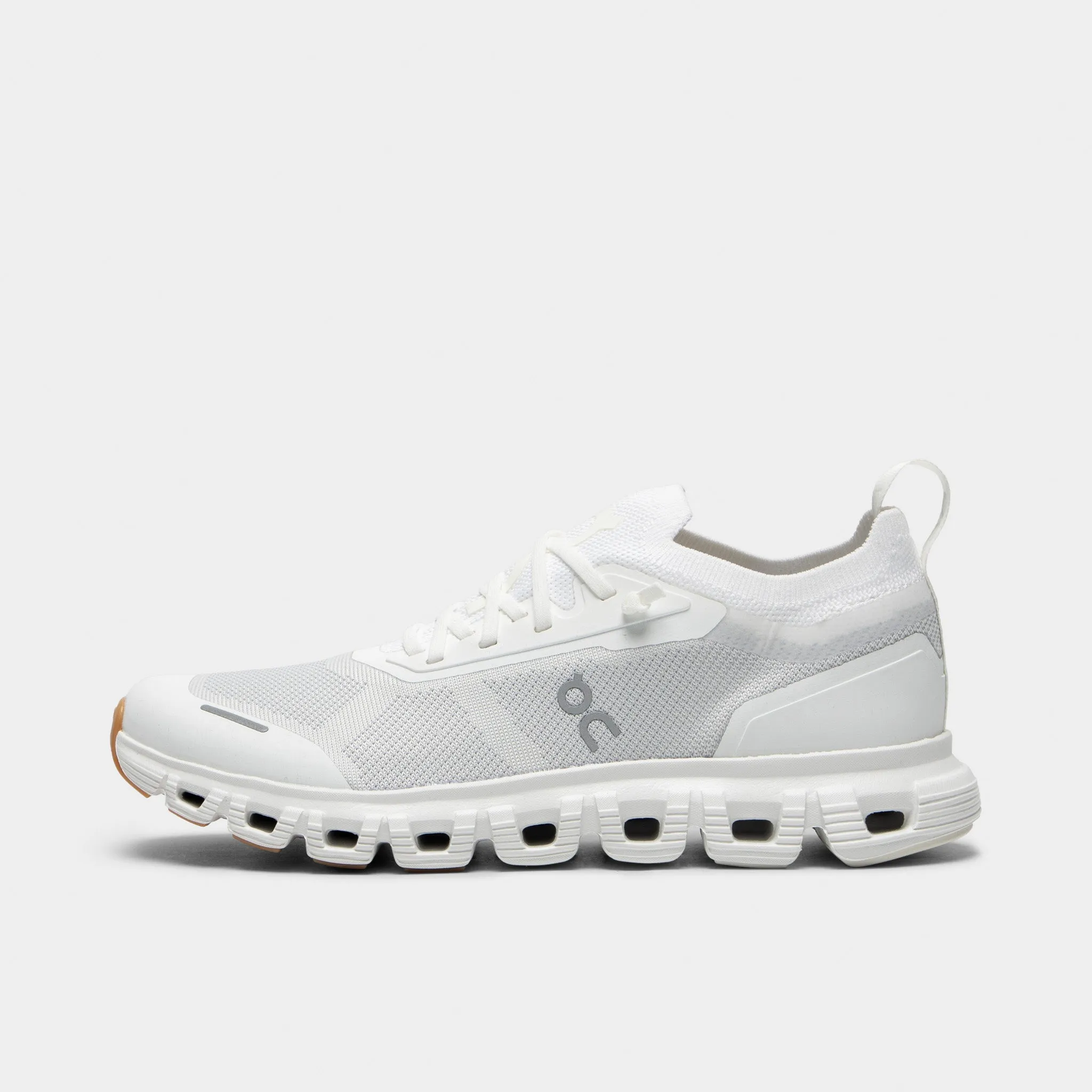On Women's Cloud 6 Versa White / White sold by JD Sports