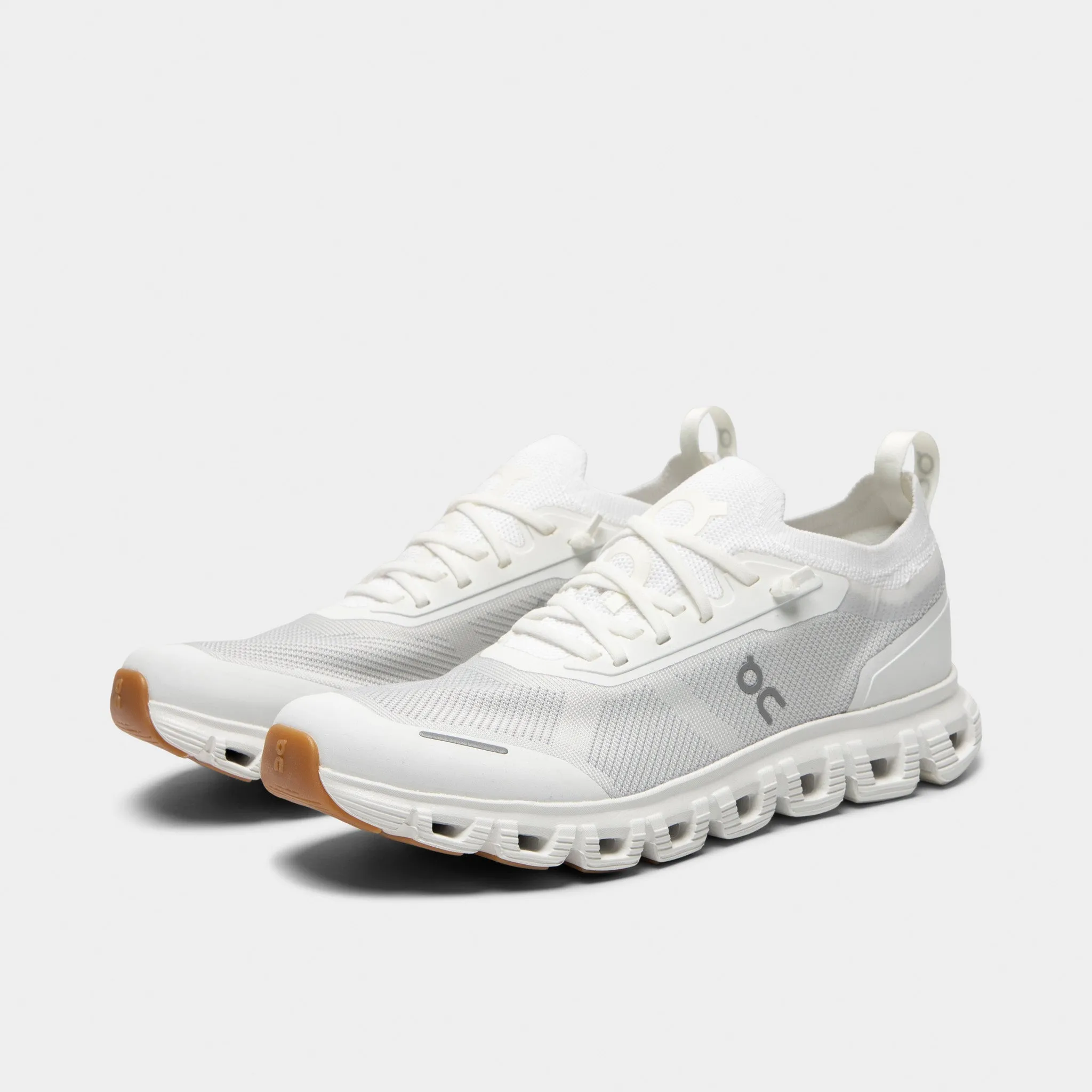 On Women's Cloud 6 Versa White / White sold by JD Sports product image thumbnail 2