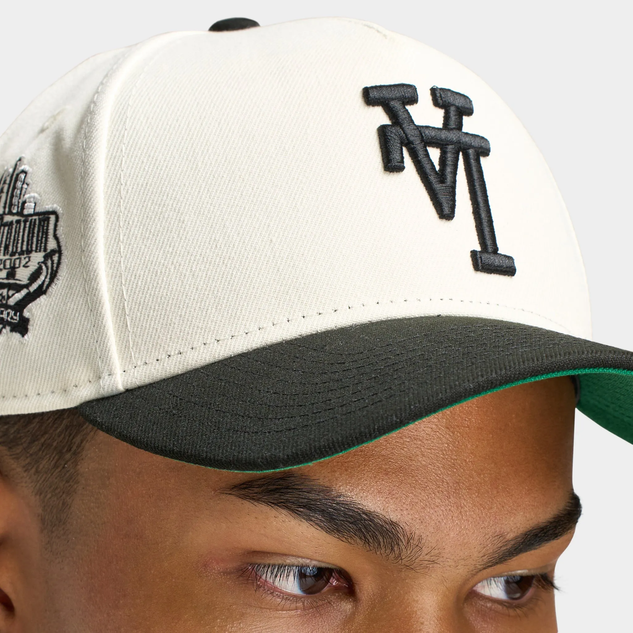 New Era Los Angeles Dodgers 9FORTY A-Frame Chrome / Black sold by JD Sports product image thumbnail 3
