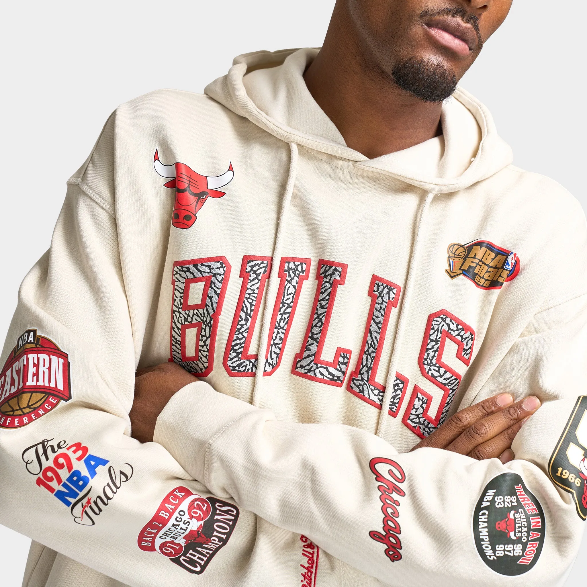 Mitchell & Ness Chicago Bulls Hoodie / Vintage White sold by JD Sports product image thumbnail 4
