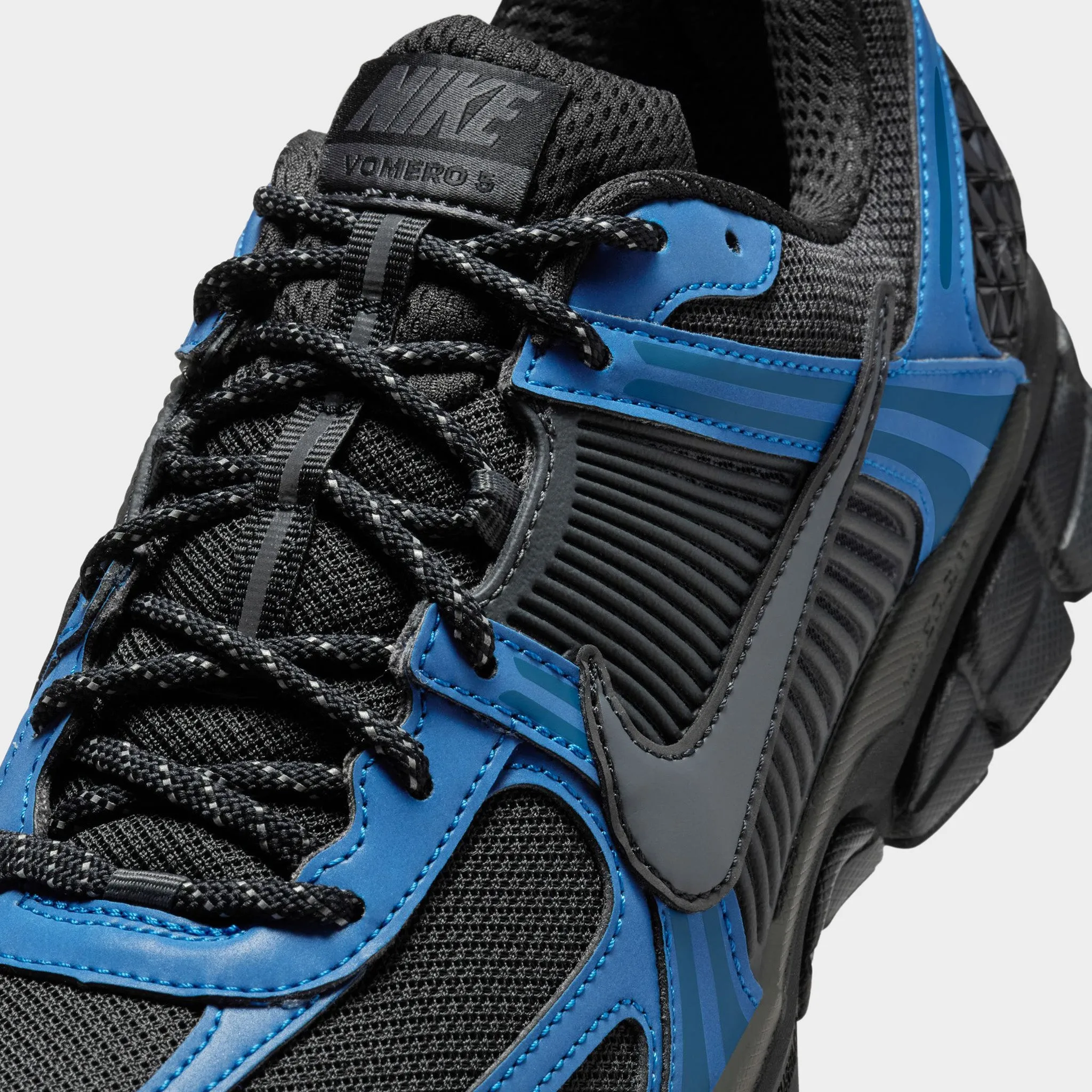 Nike Zoom Vomero 5 SE Black / Silver sold by JD Sports product image thumbnail 3