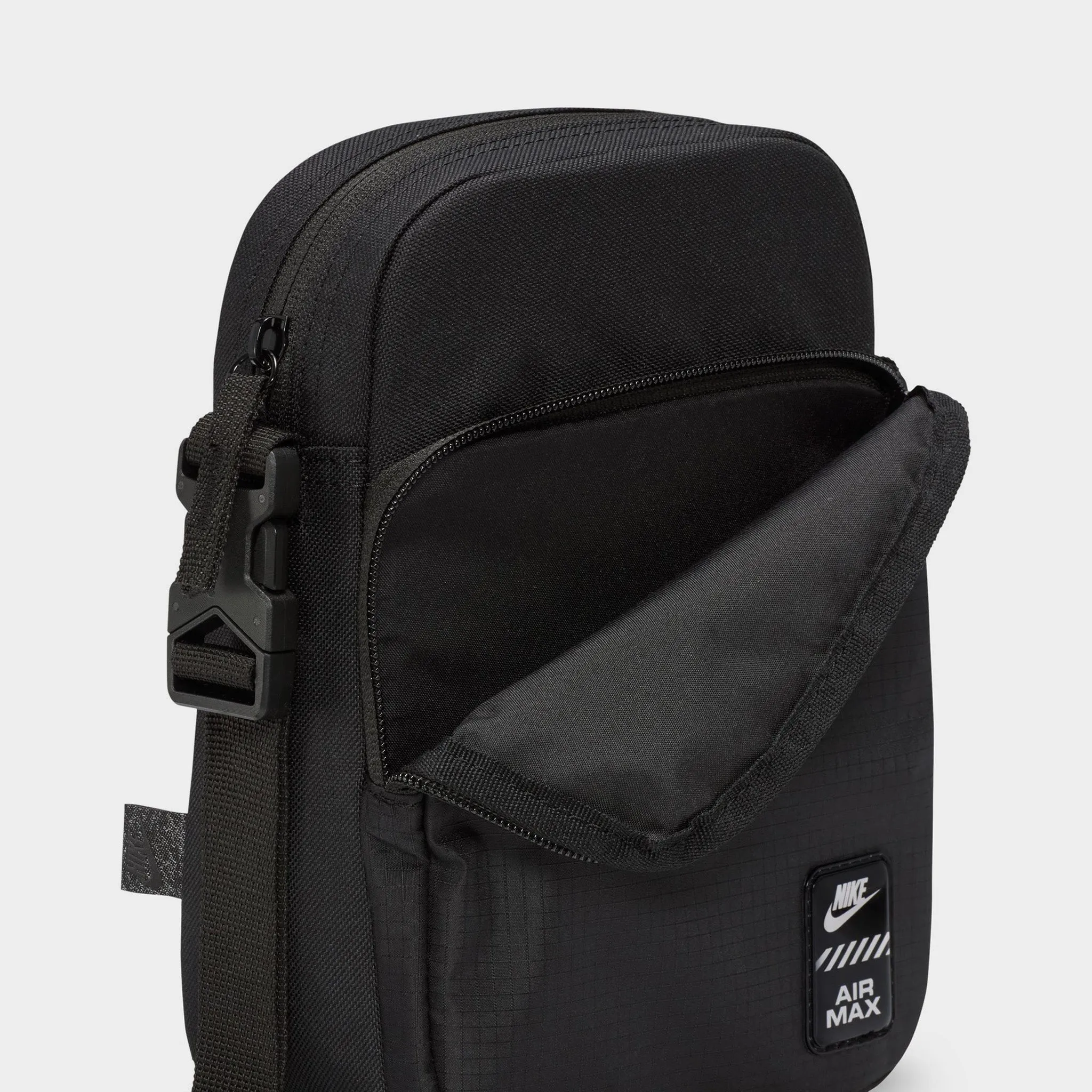 Nike Air Max Heritage Crossbody Bag / Black sold by JD Sports product image thumbnail 5