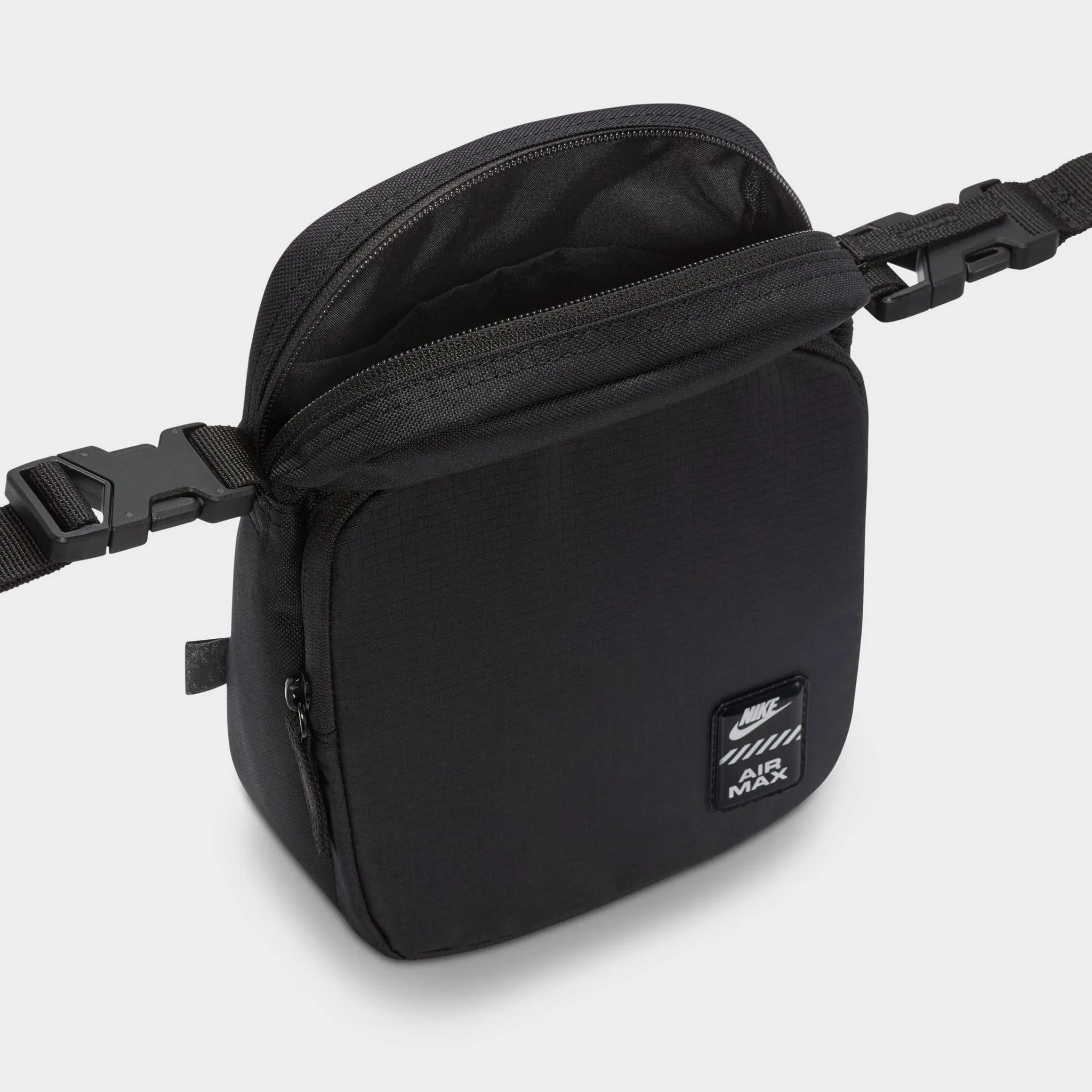 Nike Air Max Heritage Crossbody Bag / Black sold by JD Sports product image thumbnail 4