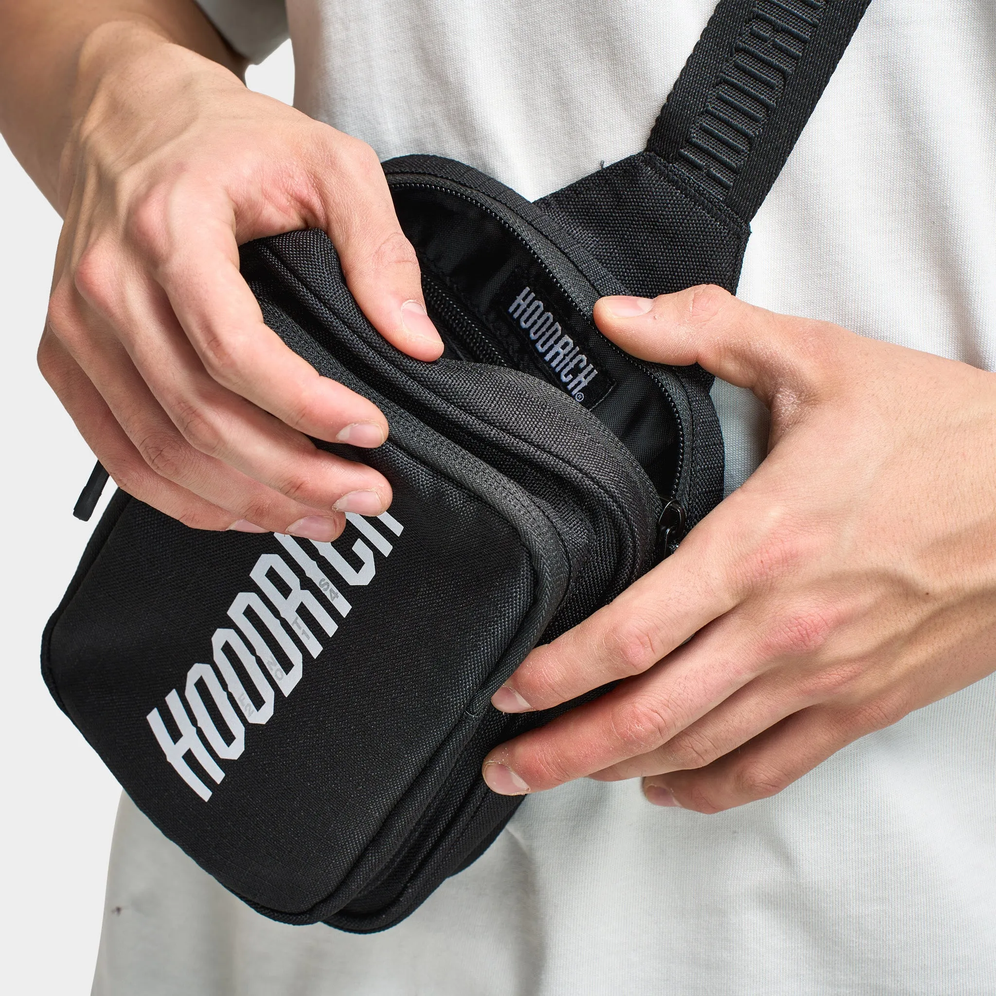 Hoodrich Shade Oversized Clip Mini Bag Black / Reflective sold by JD Sports product image thumbnail 3