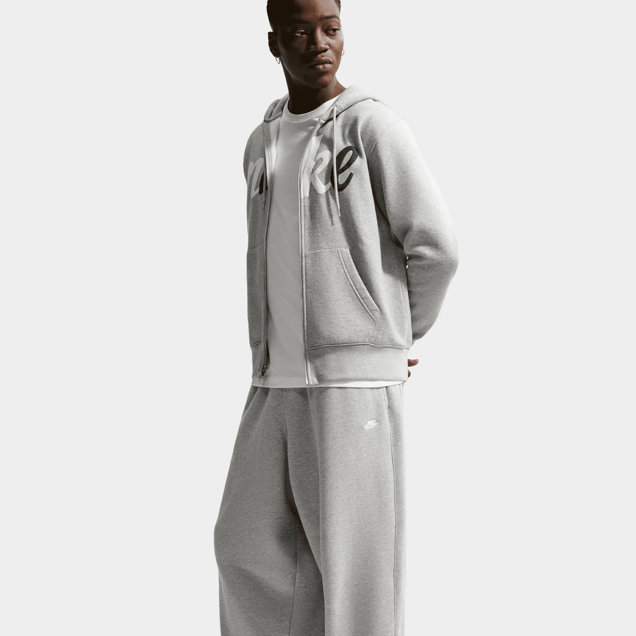 Nike Sportswear Club Oversized French Terry Pants / Grey Heather sold by JD Sports product image thumbnail 3