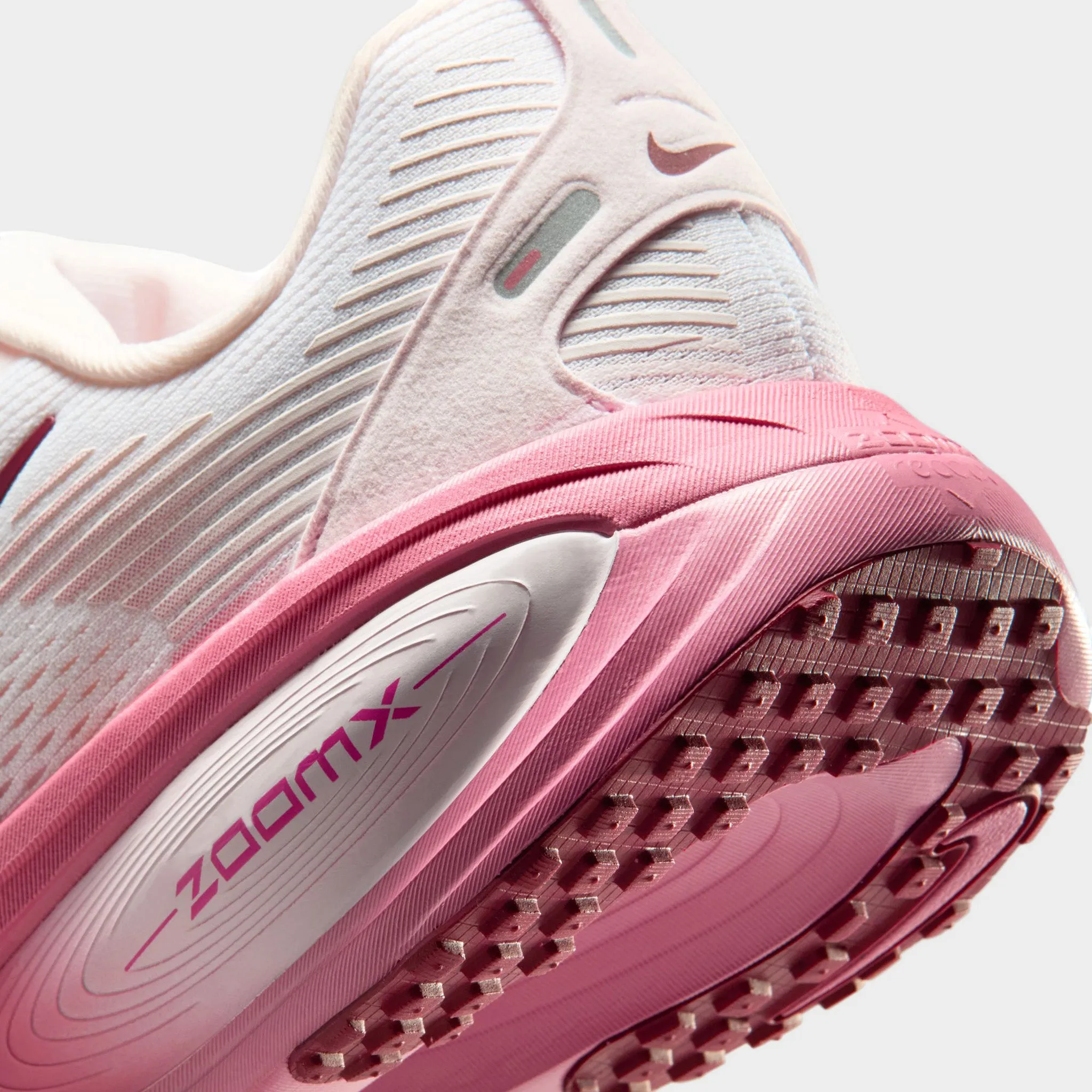 Nike Women's Vomero 18 White / Peony - Pearl Pink sold by JD Sports product image thumbnail 4