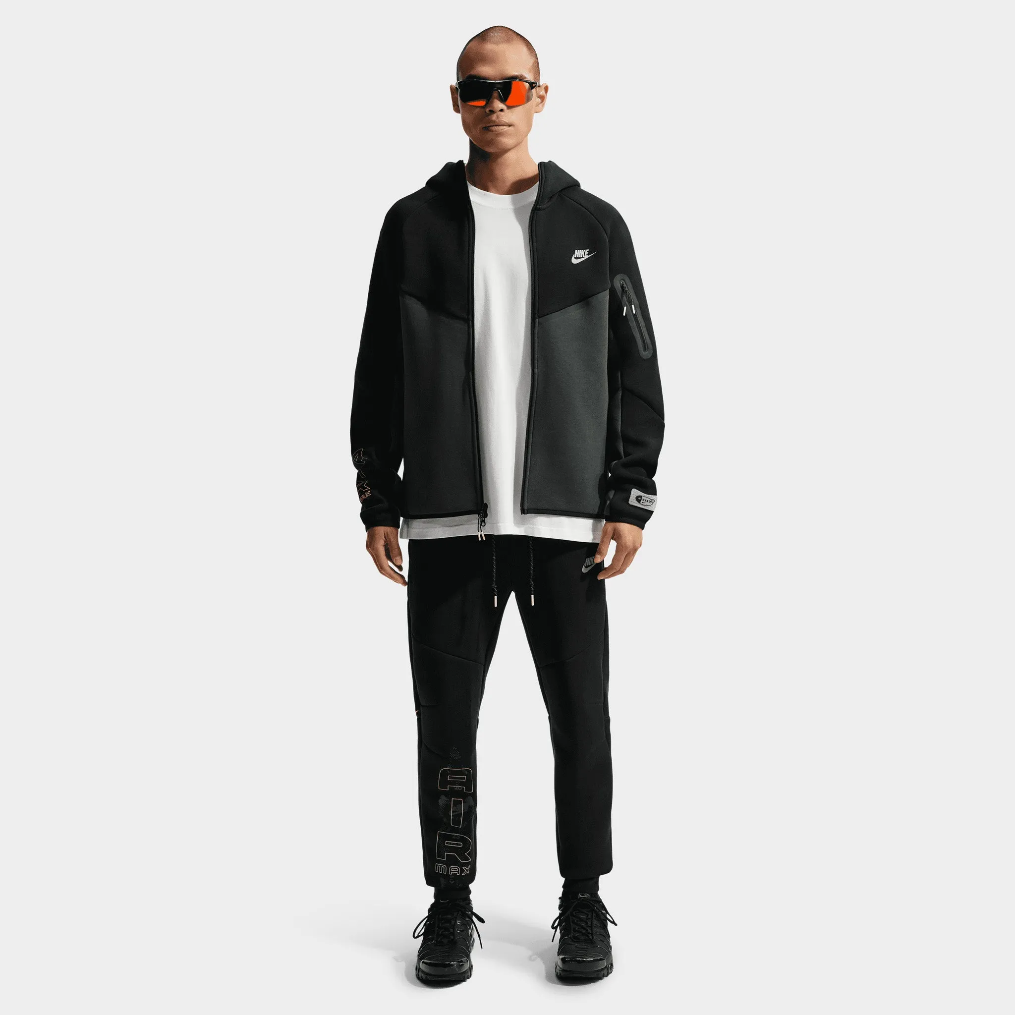 Nike Sportswear Tech Fleece Hoodie Black / Smoke Grey sold by JD Sports product image thumbnail 5