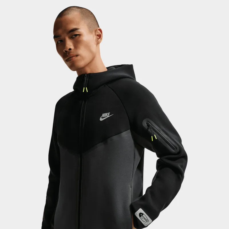 Nike Sportswear Tech Fleece Hoodie Black / Smoke Grey sold by JD Sports