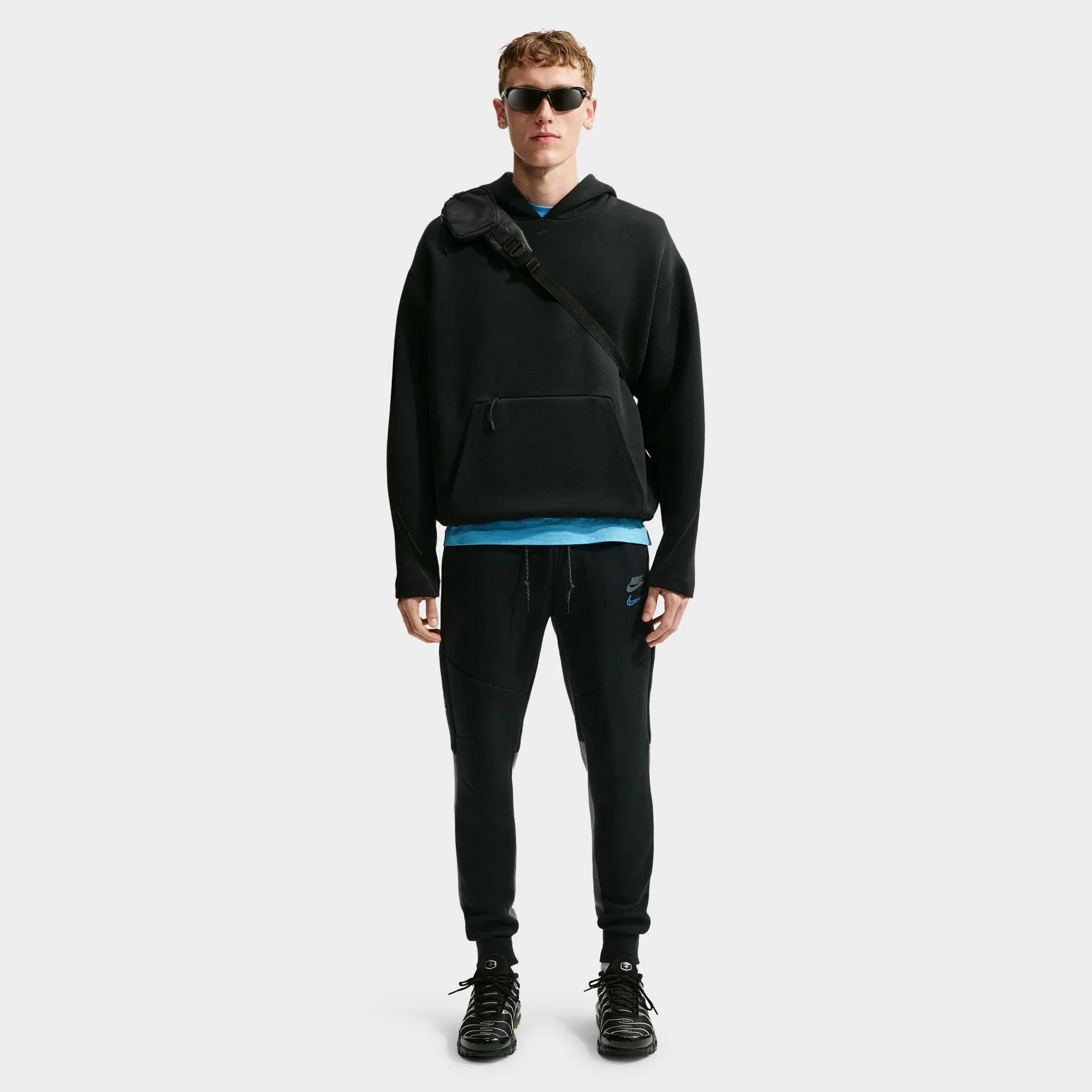 Nike Tech Fleece Joggers Black / Iron Grey sold by JD Sports