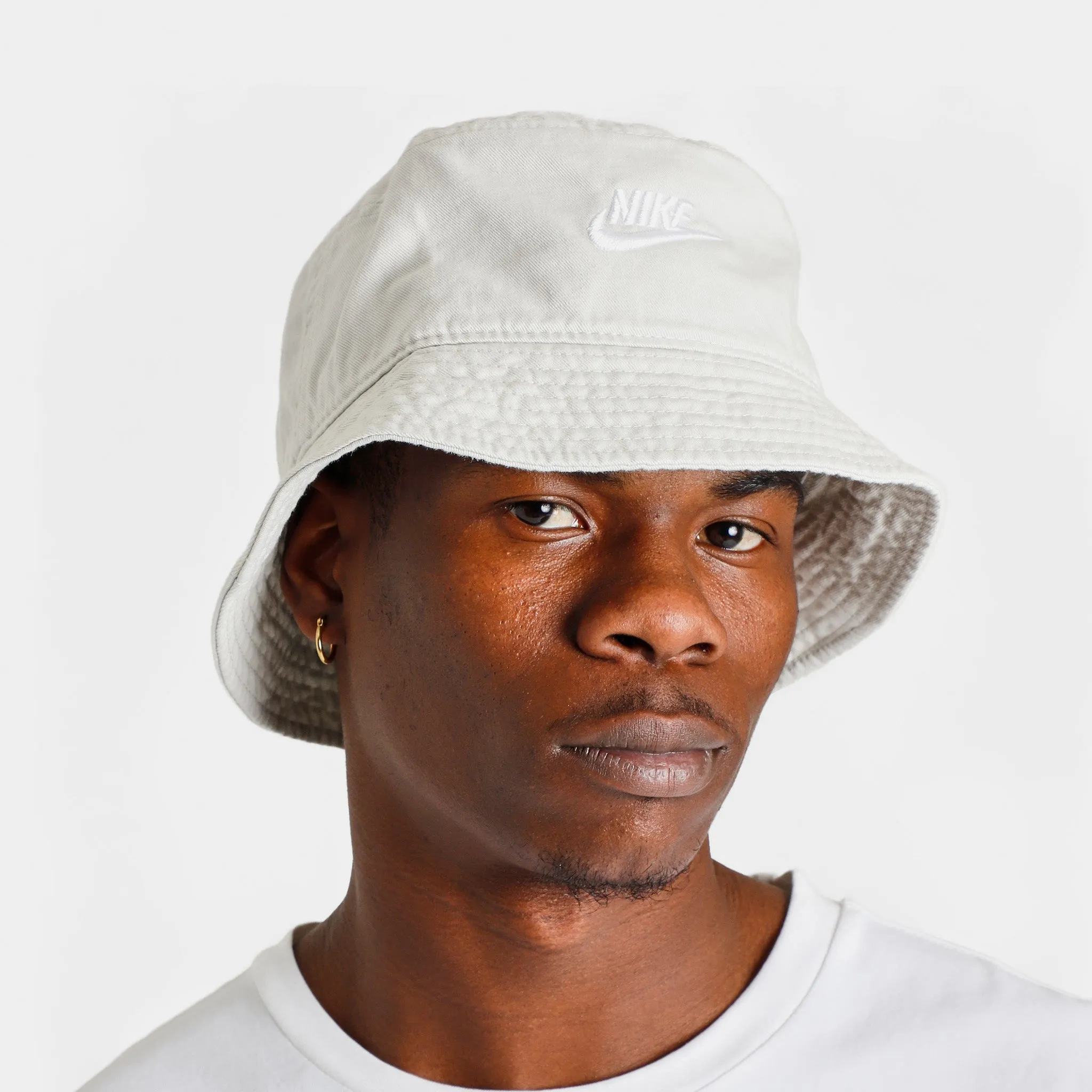 Nike Sportswear Bucket Hat Light Bone / White | Parallel